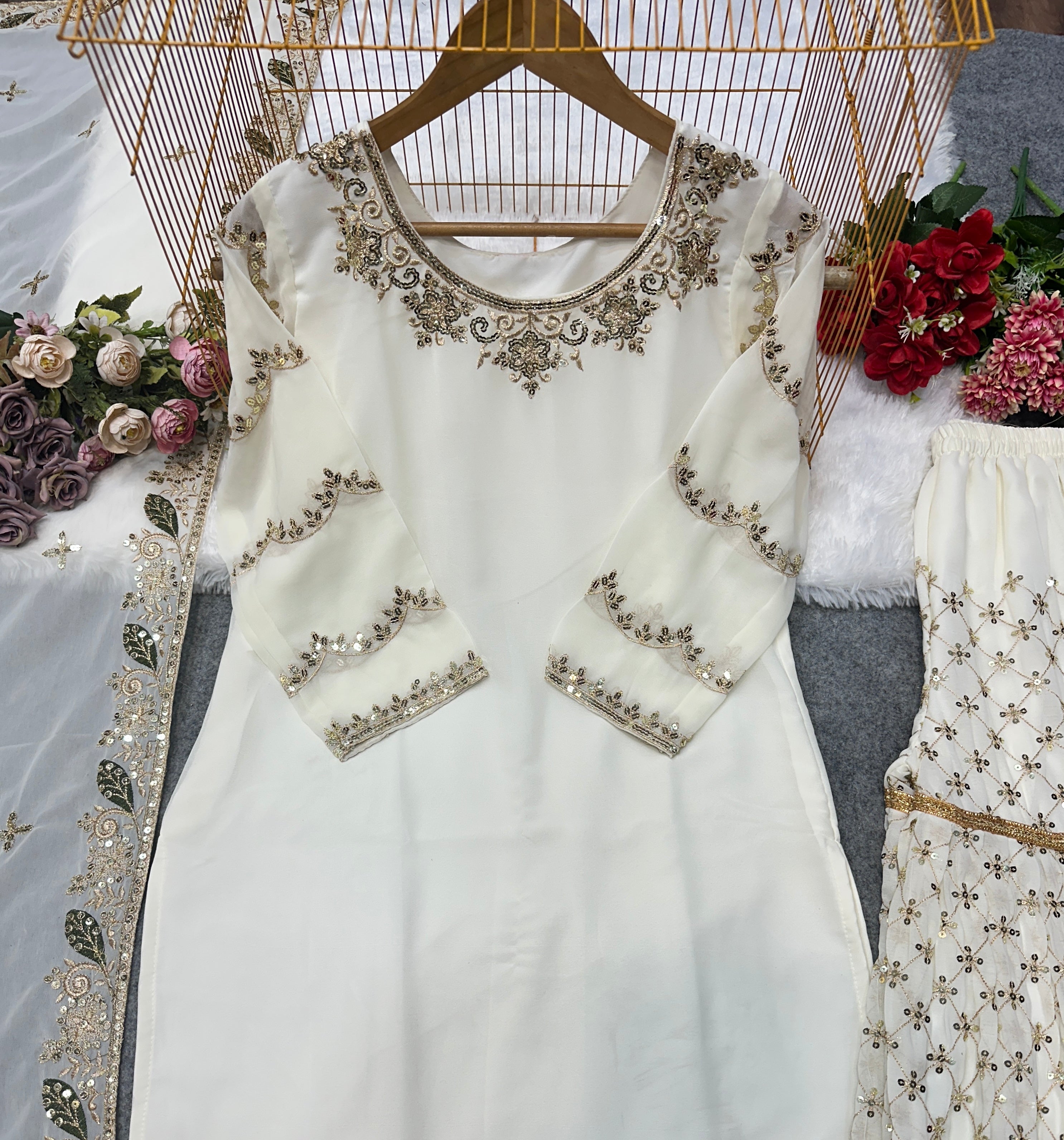 पार्टी वियर डिज़ाइनर टॉप बॉटम और दुपट्टा