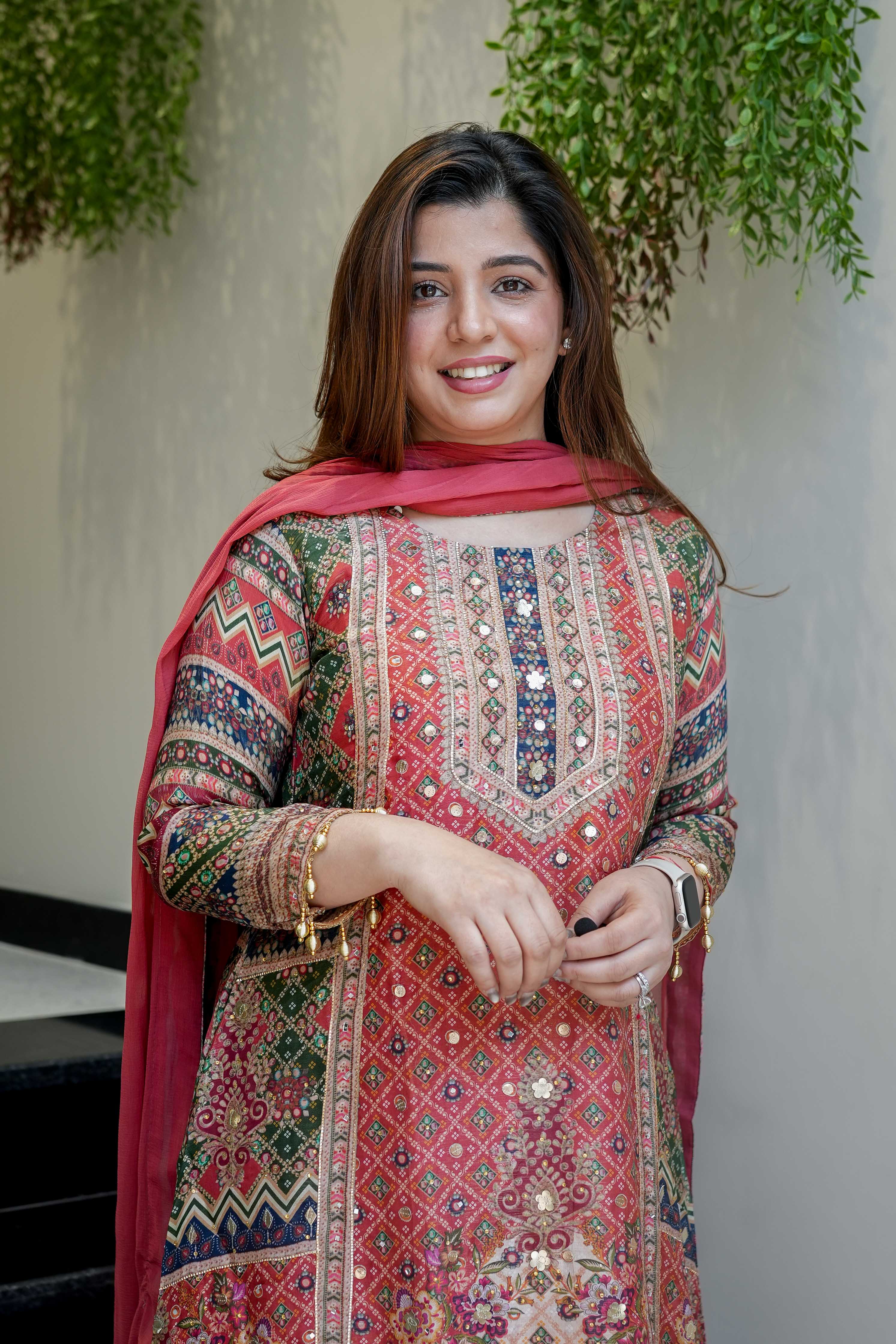 पार्टी वियर खूबसूरत टॉप-बॉटम और दुपट्टा