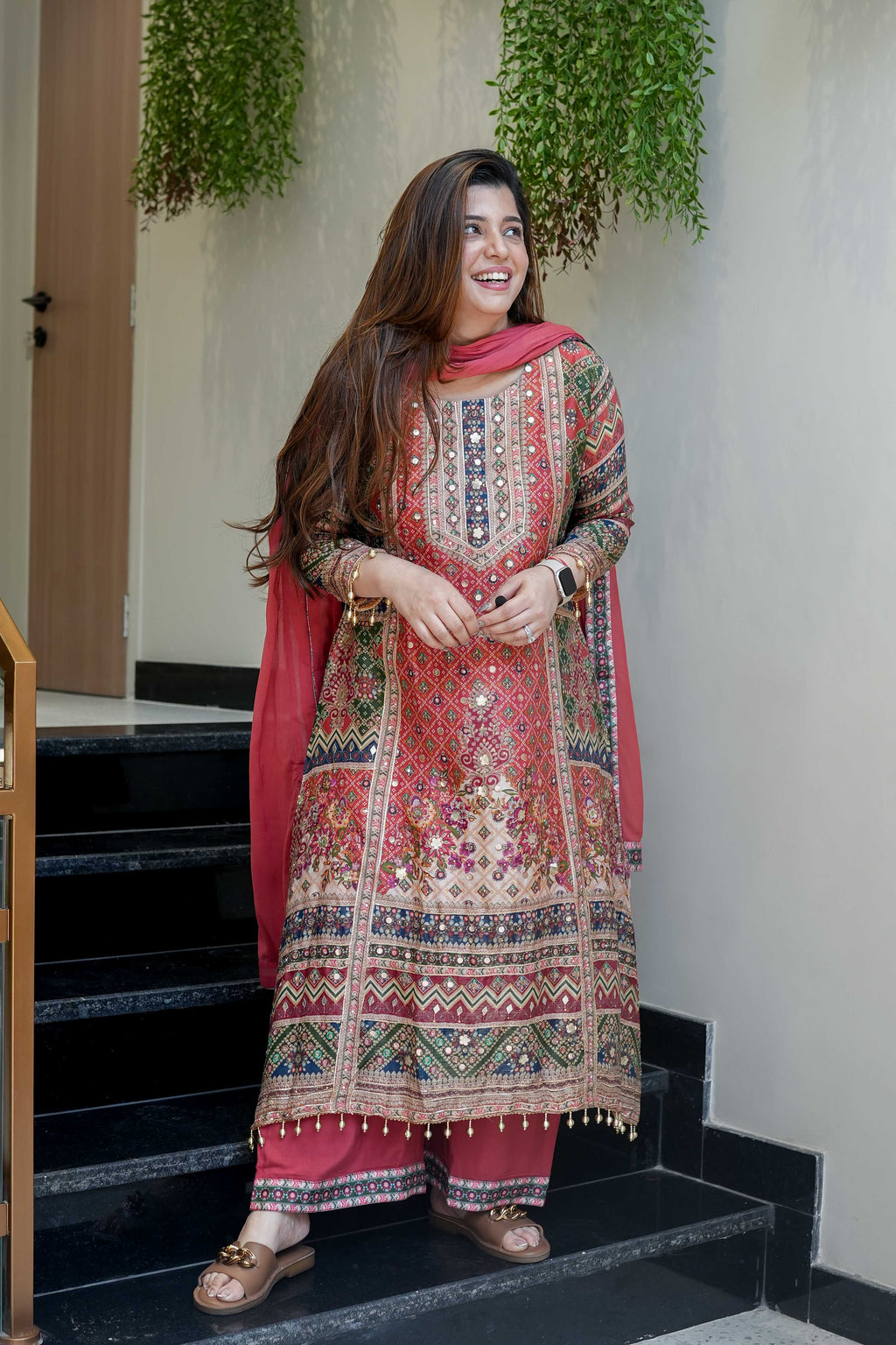 पार्टी वियर खूबसूरत टॉप-बॉटम और दुपट्टा