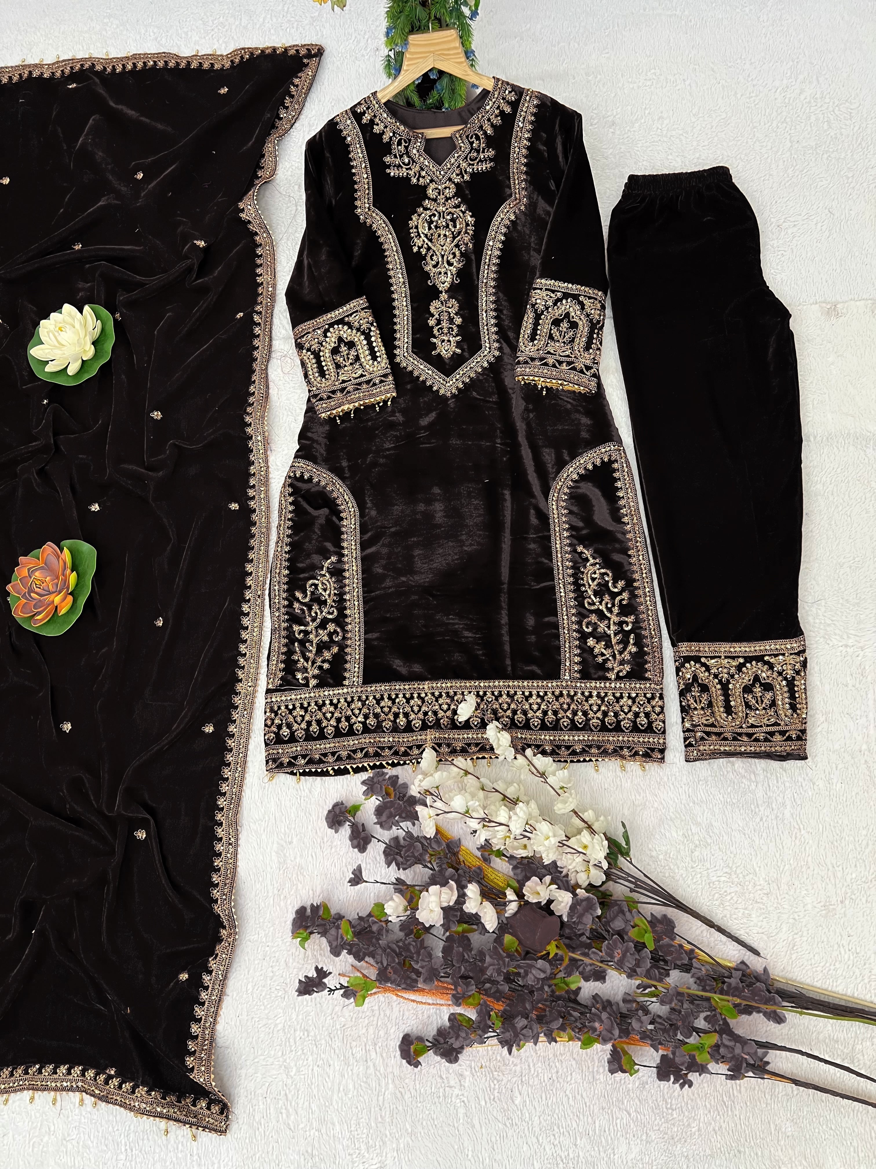 पार्टी वियर डिज़ाइनर टॉप-बॉटम और खूबसूरत दुपट्टा