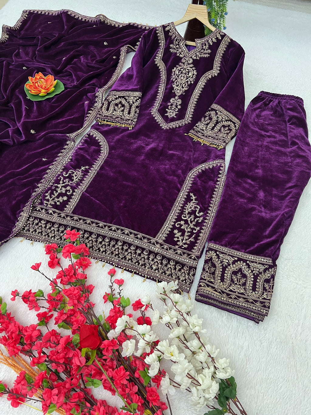 पार्टी वियर डिज़ाइनर टॉप-बॉटम और खूबसूरत दुपट्टा