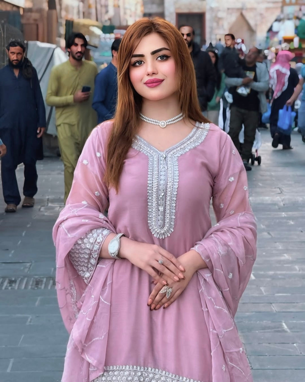 कढ़ाई सीक्वेंस वर्क के साथ डिज़ाइनर टॉप-प्लाज़ो और दुपट्टा