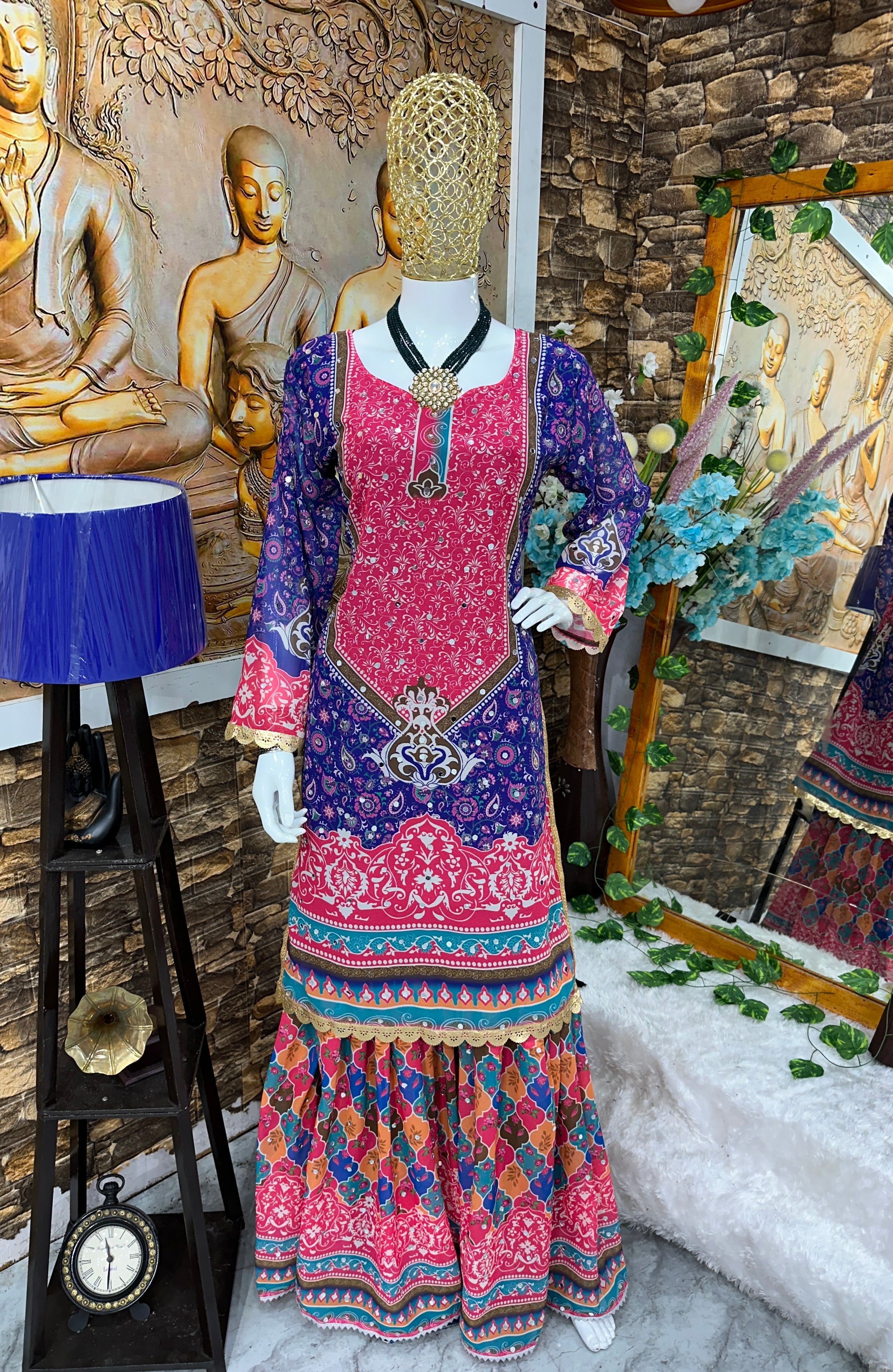 पार्टी वियर खूबसूरत टॉप और शरारा फैंसी दुपट्टे के साथ