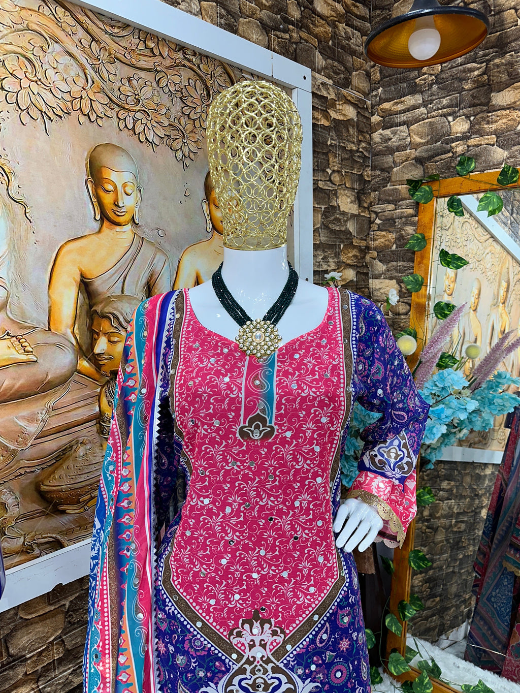 पार्टी वियर खूबसूरत टॉप और शरारा फैंसी दुपट्टे के साथ