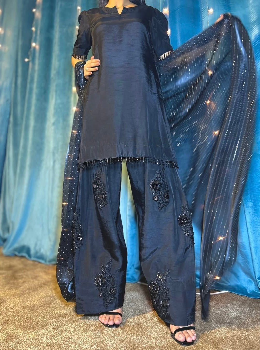 पार्टी वियर लुक: दुपट्टे के साथ टॉप और बॉटम में खूबसूरत दिखें