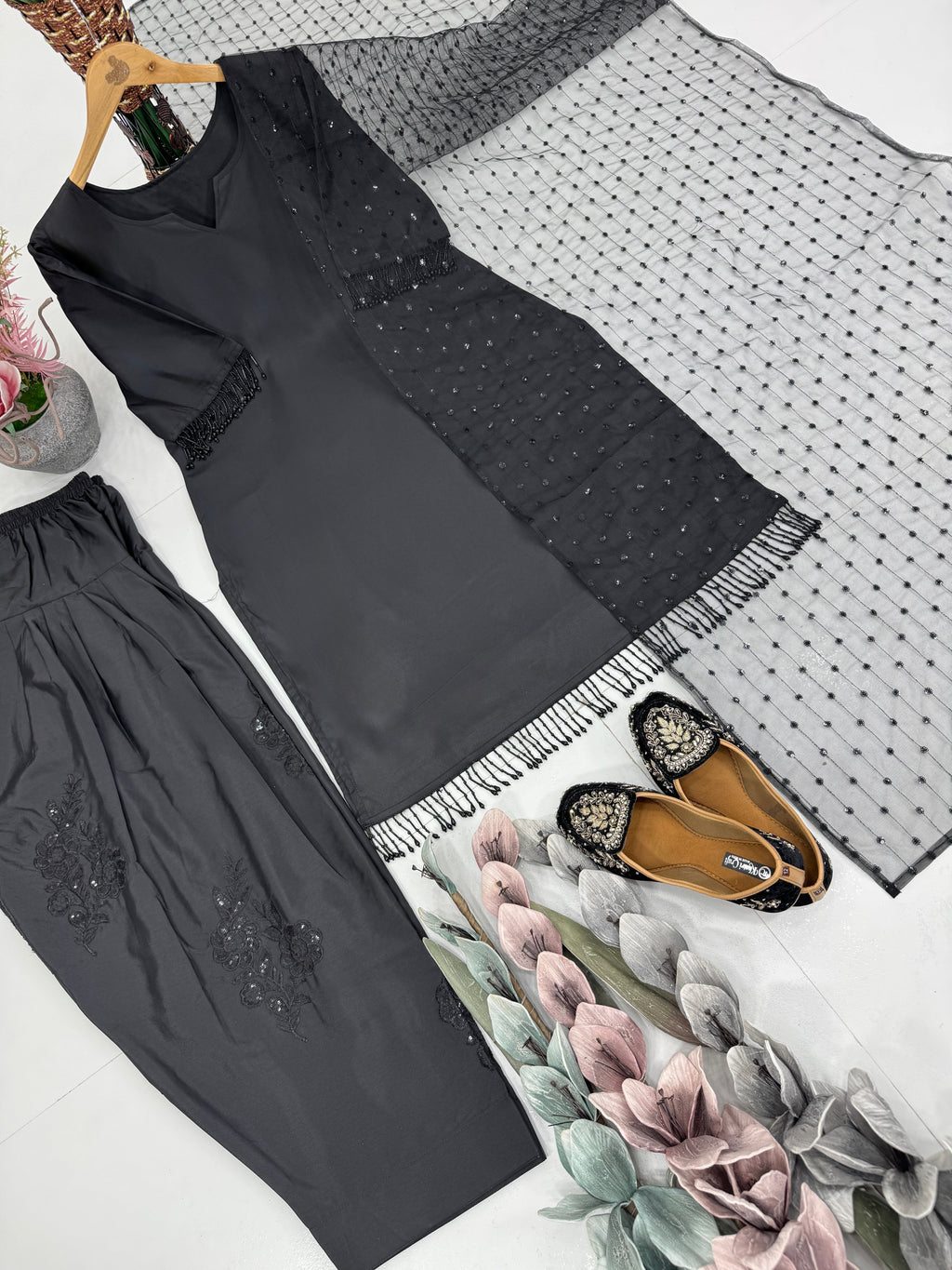 पार्टी वियर लुक: दुपट्टे के साथ टॉप और बॉटम में खूबसूरत दिखें