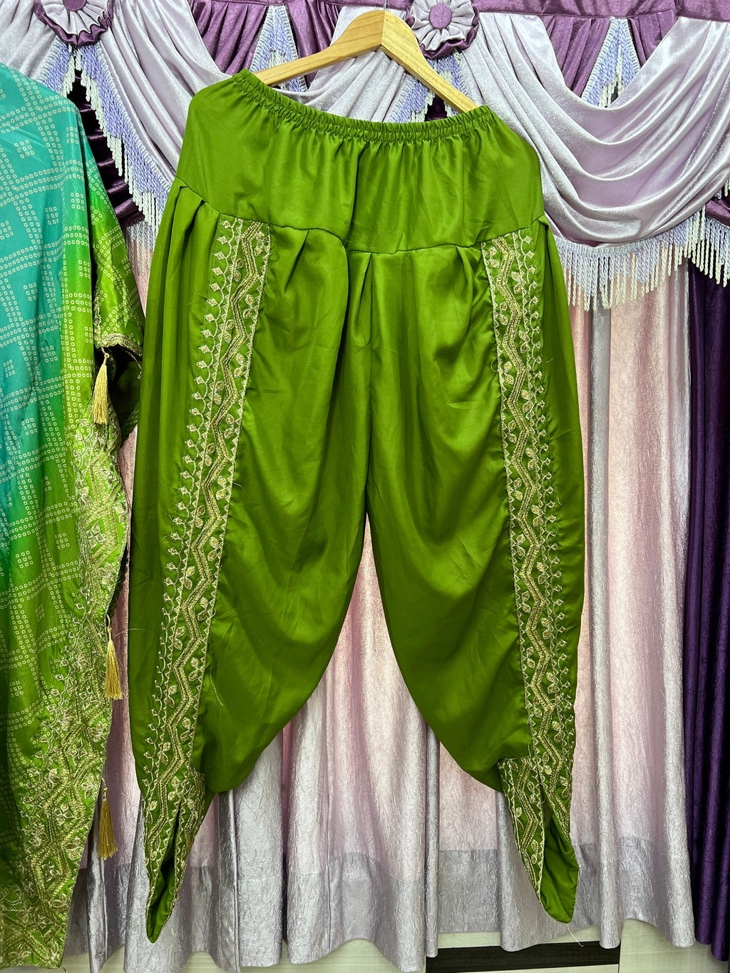 डिजिटल प्रिंट के साथ पार्टी वियर सुंदर टॉप-बॉटम