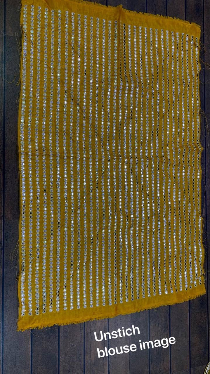 सीक्वेंस और पेपर मिरर वर्क के साथ पार्टी वियर लहंगा चोली
