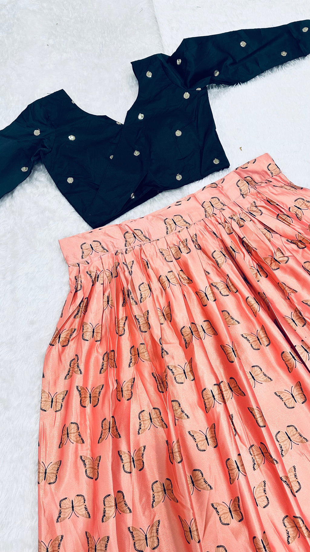 सुंदर डिजिटल प्रिंट के साथ पार्टी वियर लहंगा चोली