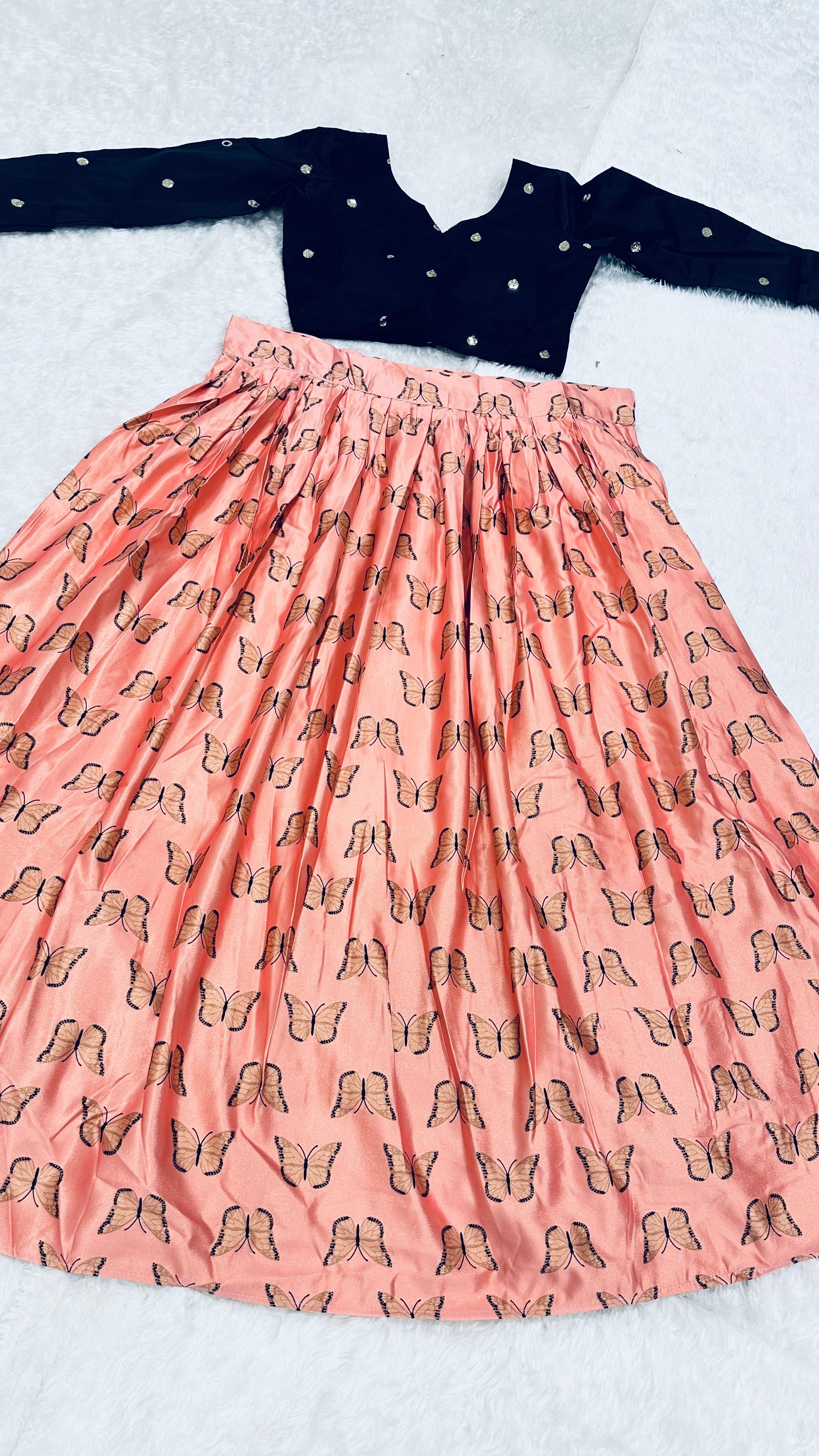 सुंदर डिजिटल प्रिंट के साथ पार्टी वियर लहंगा चोली