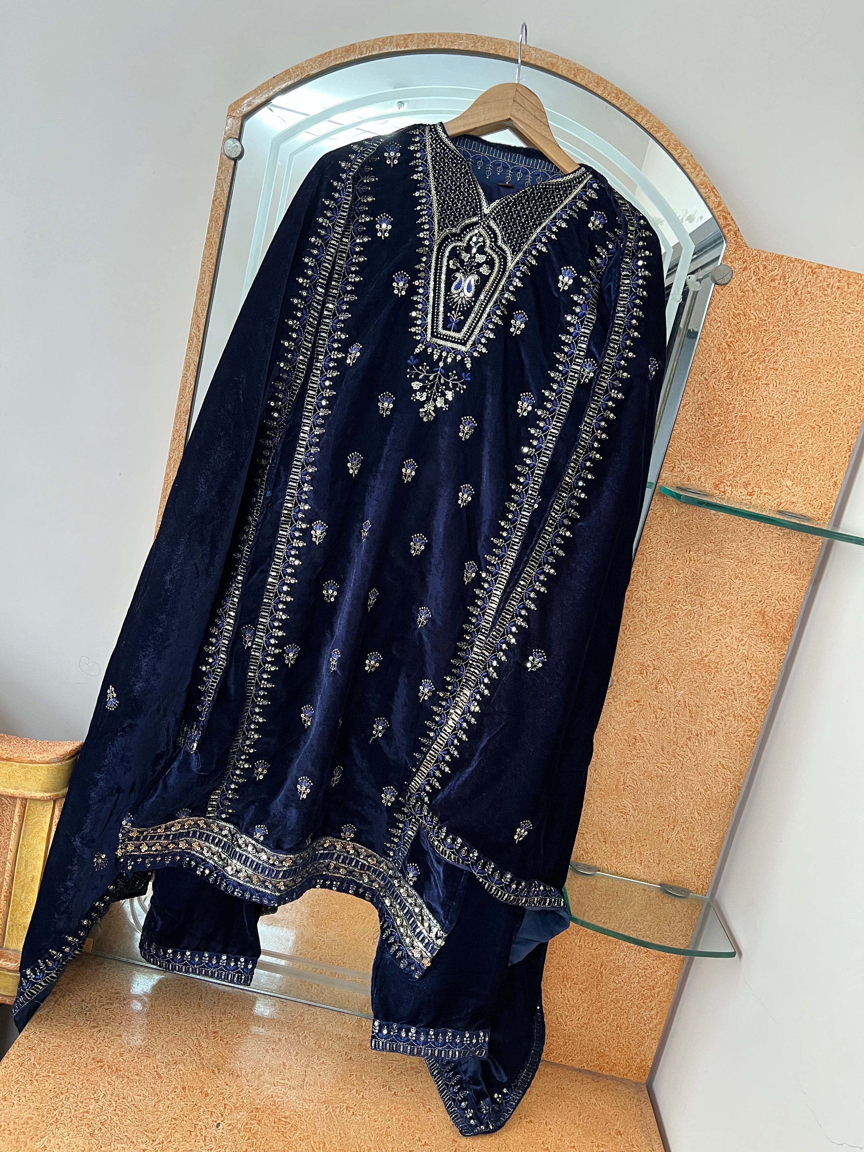 पार्टी वियर डिज़ाइनर टॉप-बॉटम और खूबसूरत दुपट्टा