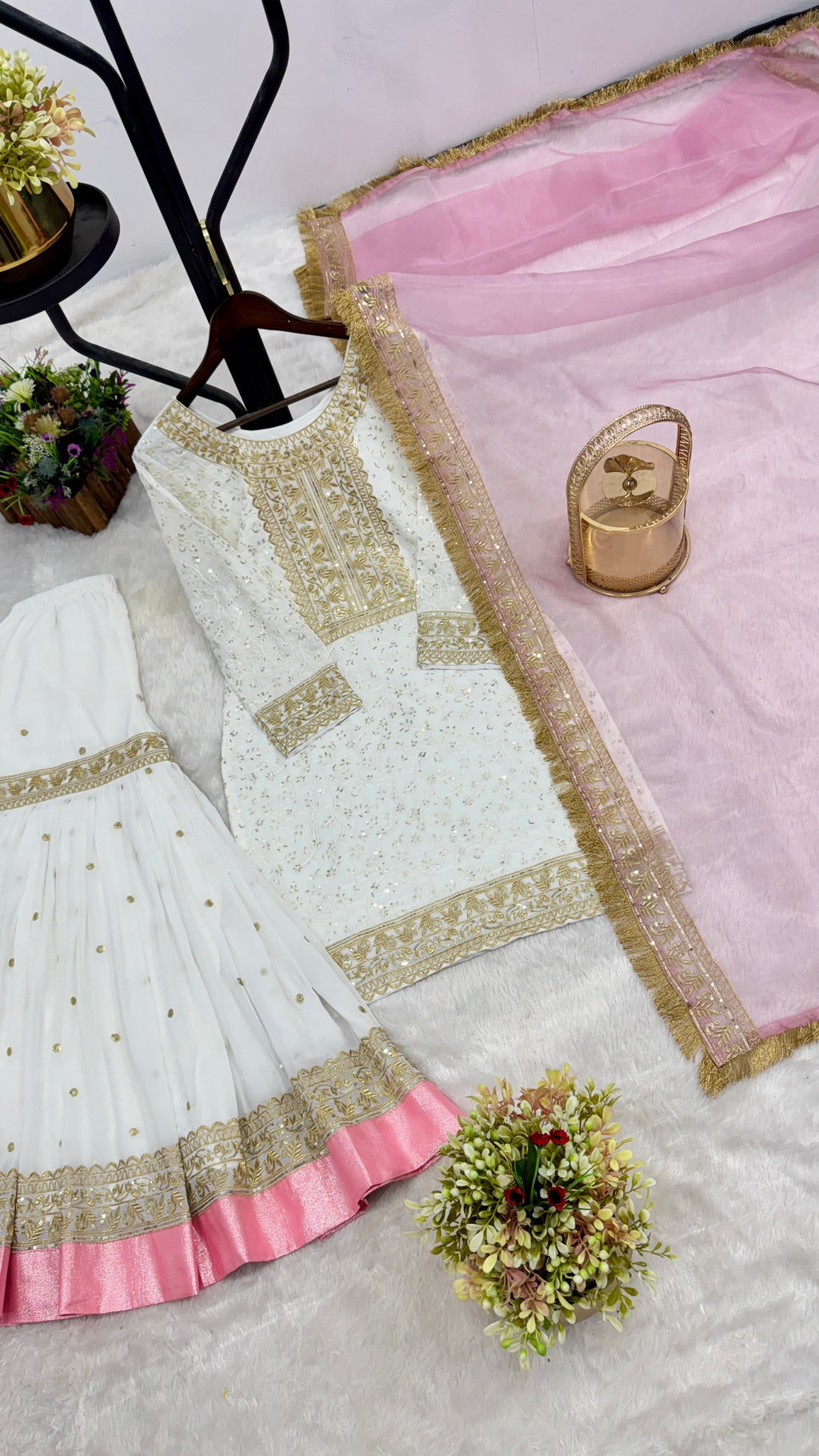 पार्टी वियर डिज़ाइनर टॉप-बॉटम और फैंसी दुपट्टा