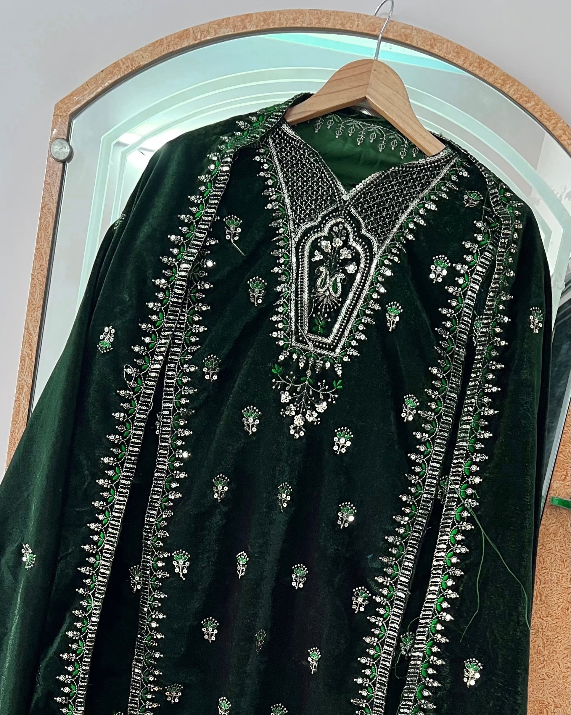 पार्टी वियर डिज़ाइनर टॉप-बॉटम और खूबसूरत दुपट्टा