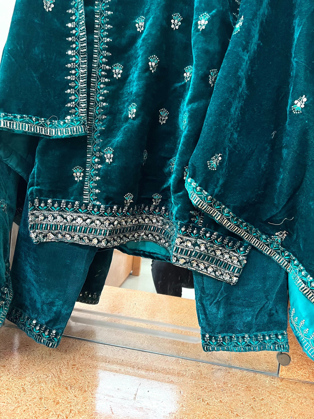 पार्टी वियर डिज़ाइनर टॉप-बॉटम और खूबसूरत दुपट्टा