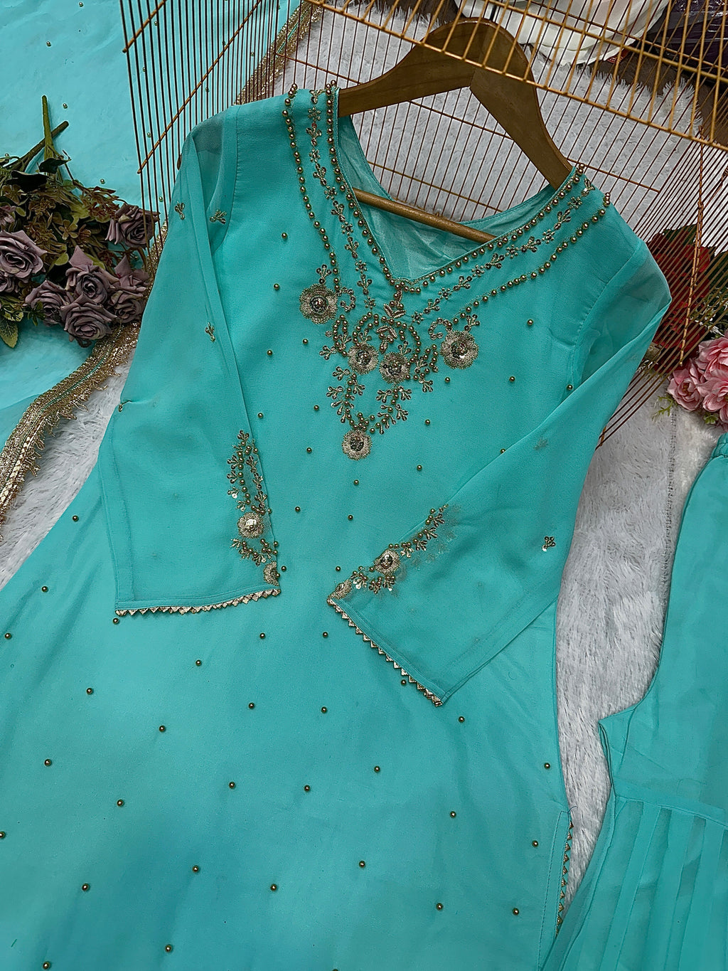 खूबसूरत दुपट्टे के साथ डिज़ाइनर पार्टी वियर टॉप प्लाज़ो