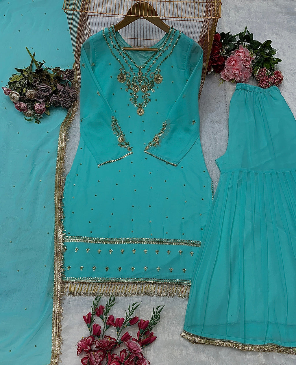 खूबसूरत दुपट्टे के साथ डिज़ाइनर पार्टी वियर टॉप प्लाज़ो