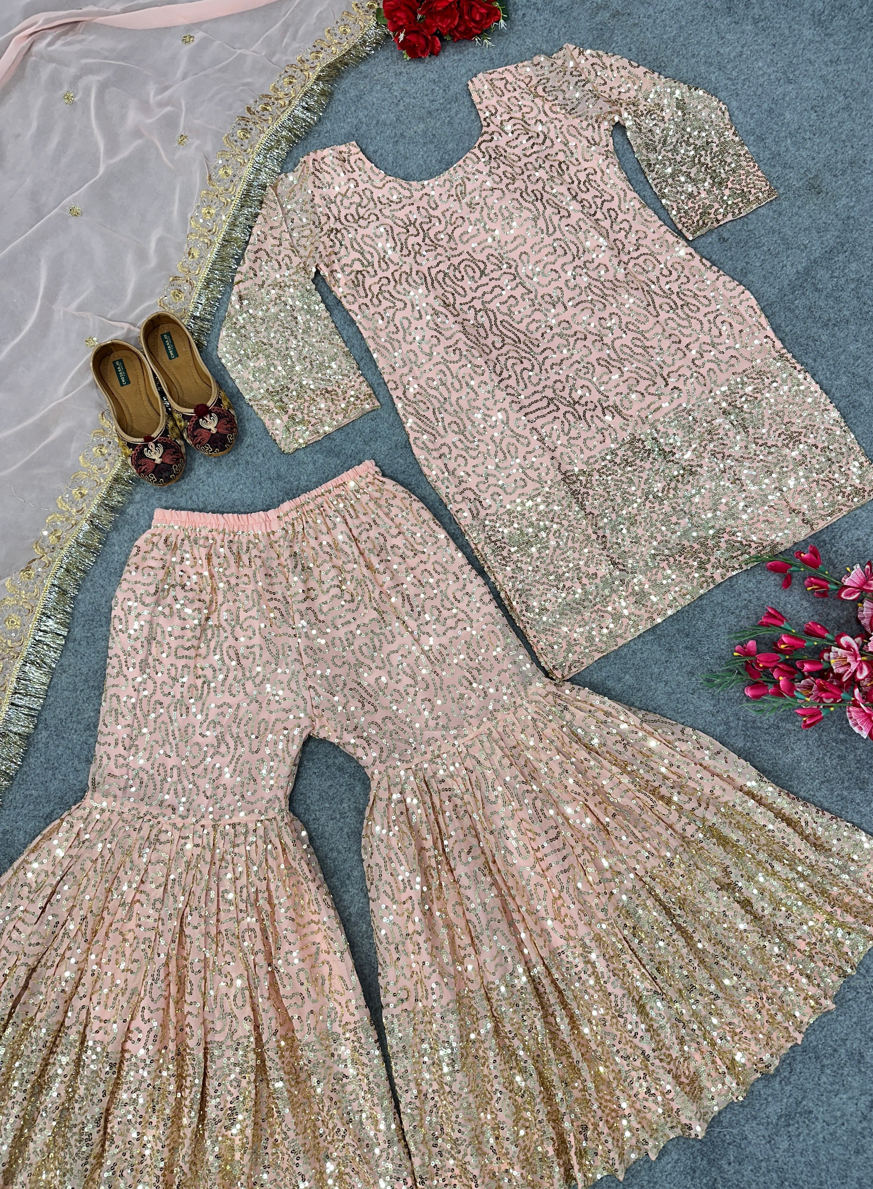 डिज़ाइनर पार्टी वियर लुक टॉप और शरारा फैंसी दुपट्टे के साथ