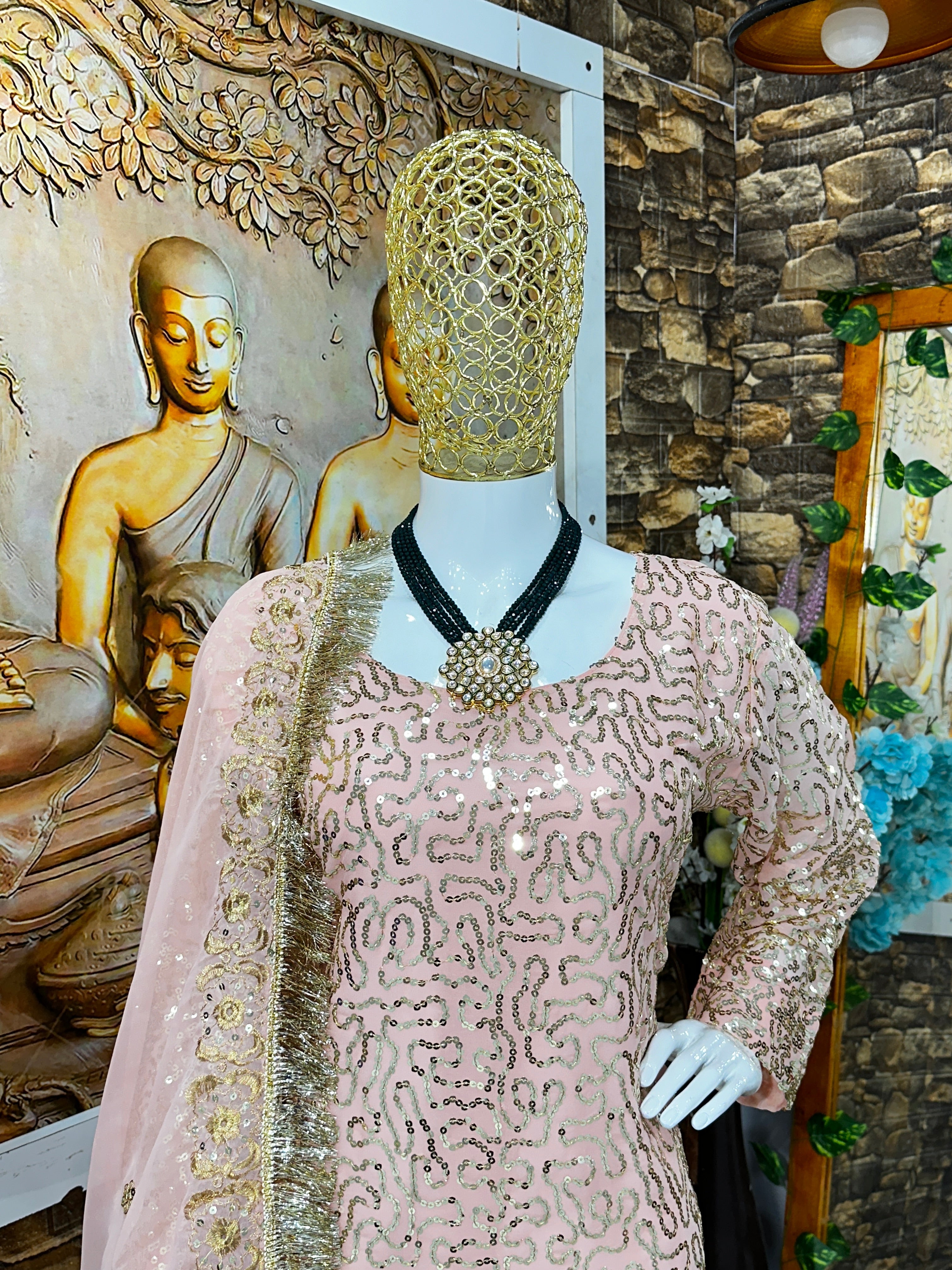 डिज़ाइनर पार्टी वियर लुक टॉप और शरारा फैंसी दुपट्टे के साथ