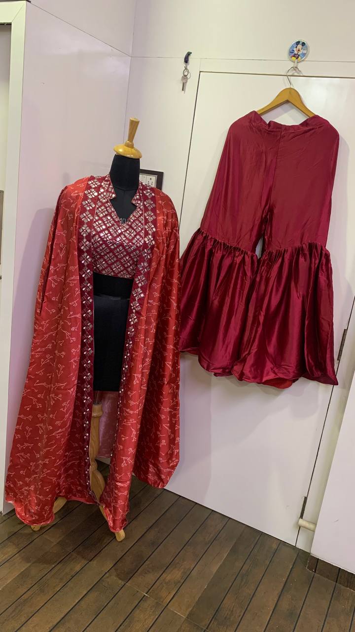 पार्टी वियर डिज़ाइनर इंडो वेस्टर्न पेपर मिरर बॉर्डर वर्क के साथ