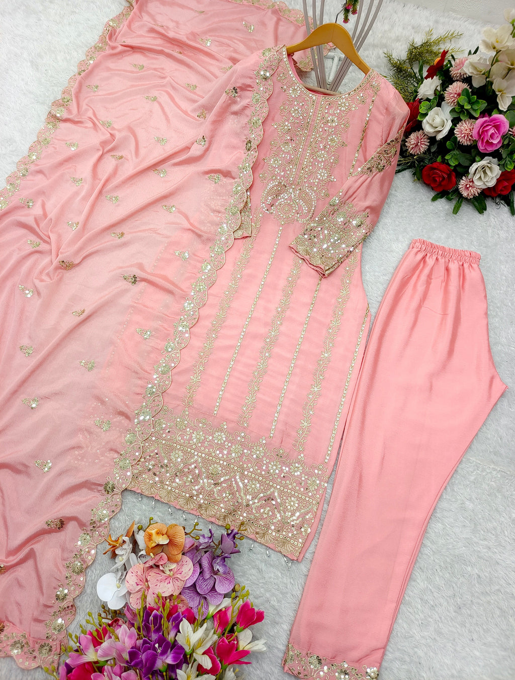 डिज़ाइनर टॉप - भारी कढ़ाई अनुक्रम कार्य के साथ पेंट और दुपट्टा