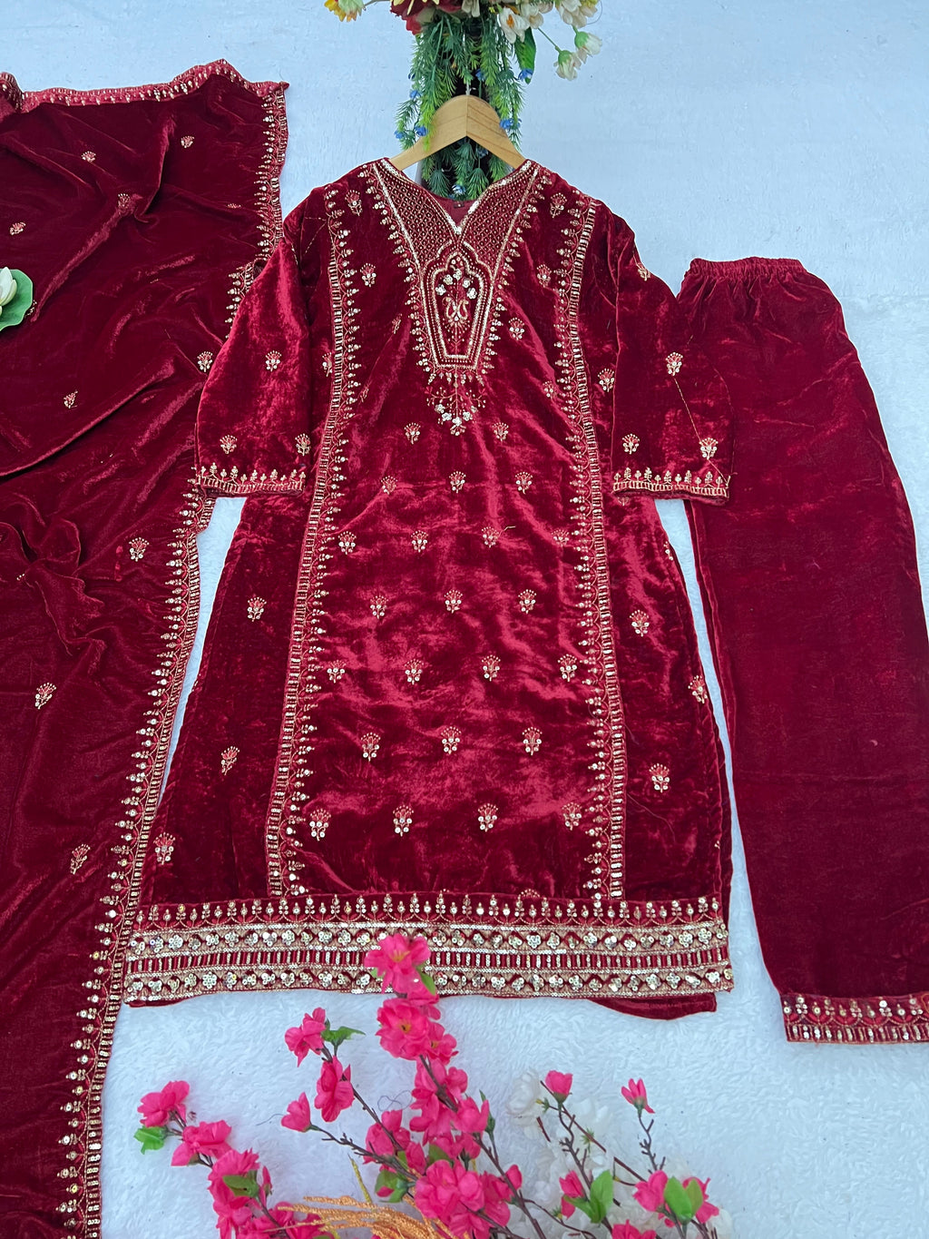 पार्टी वियर डिज़ाइनर टॉप-बॉटम और खूबसूरत दुपट्टा