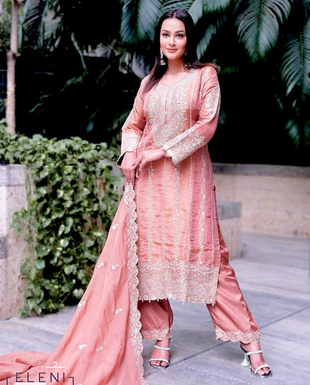 डिज़ाइनर टॉप - भारी कढ़ाई अनुक्रम कार्य के साथ पेंट और दुपट्टा