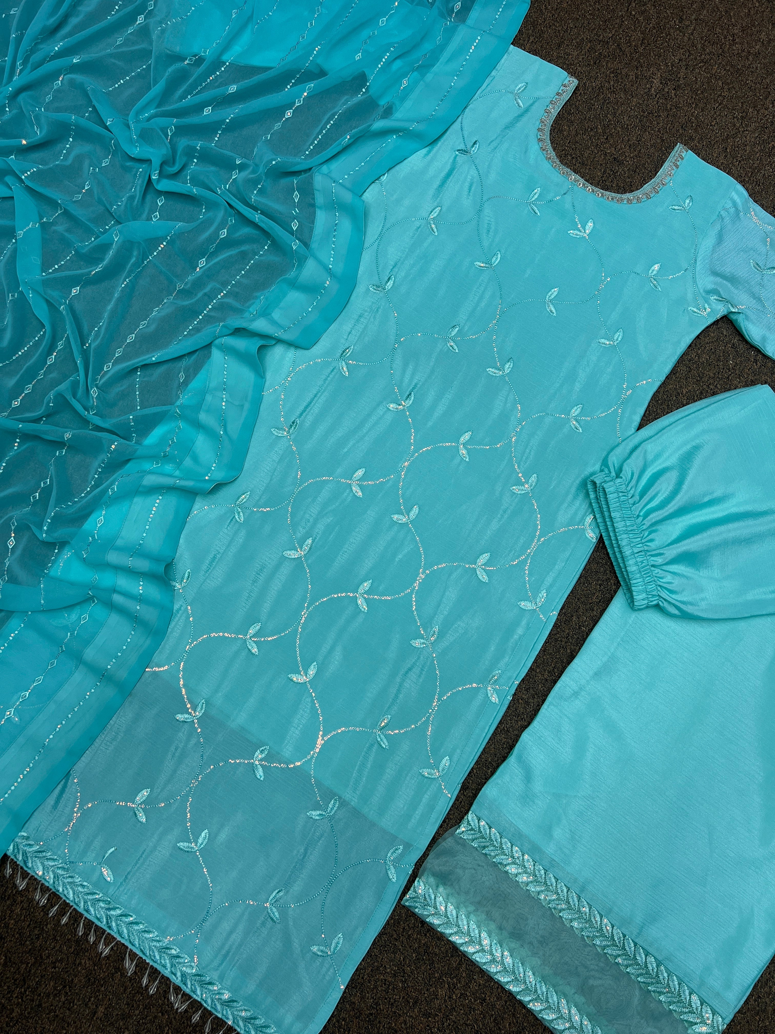 फैंसी टॉप-प्लाज़ो दुपट्टे के साथ खूबसूरत कढ़ाई और सेक्विन वर्क