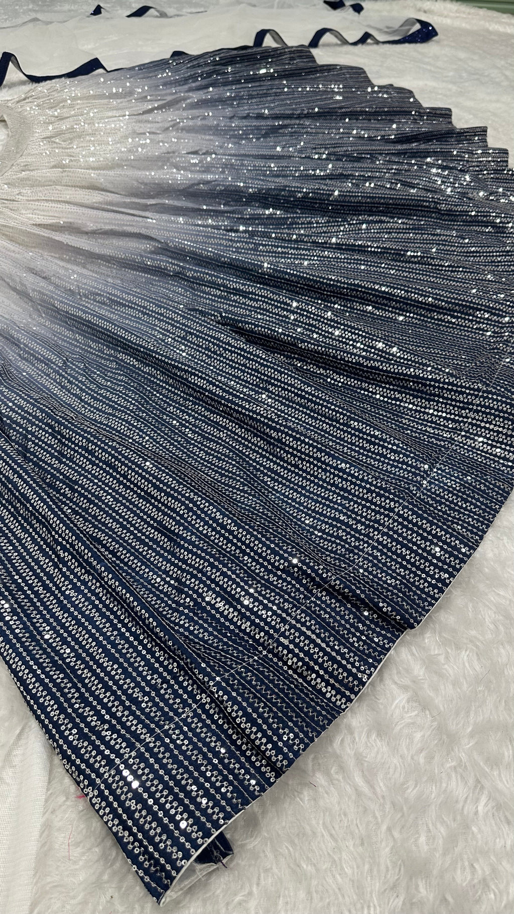 सीक्वेंस वर्क के साथ पार्टी वियर लहंगा चोली