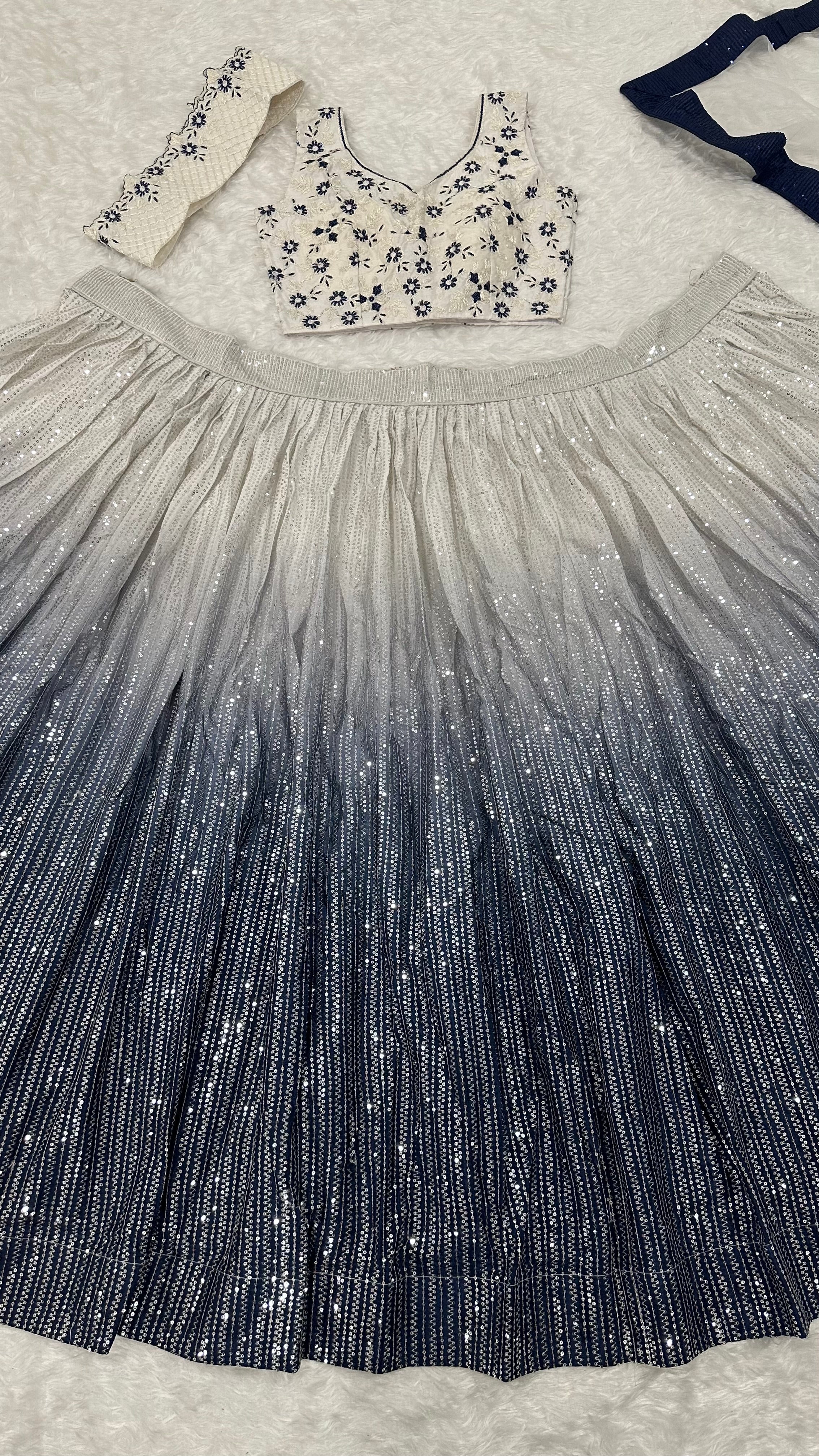 सीक्वेंस वर्क के साथ पार्टी वियर लहंगा चोली