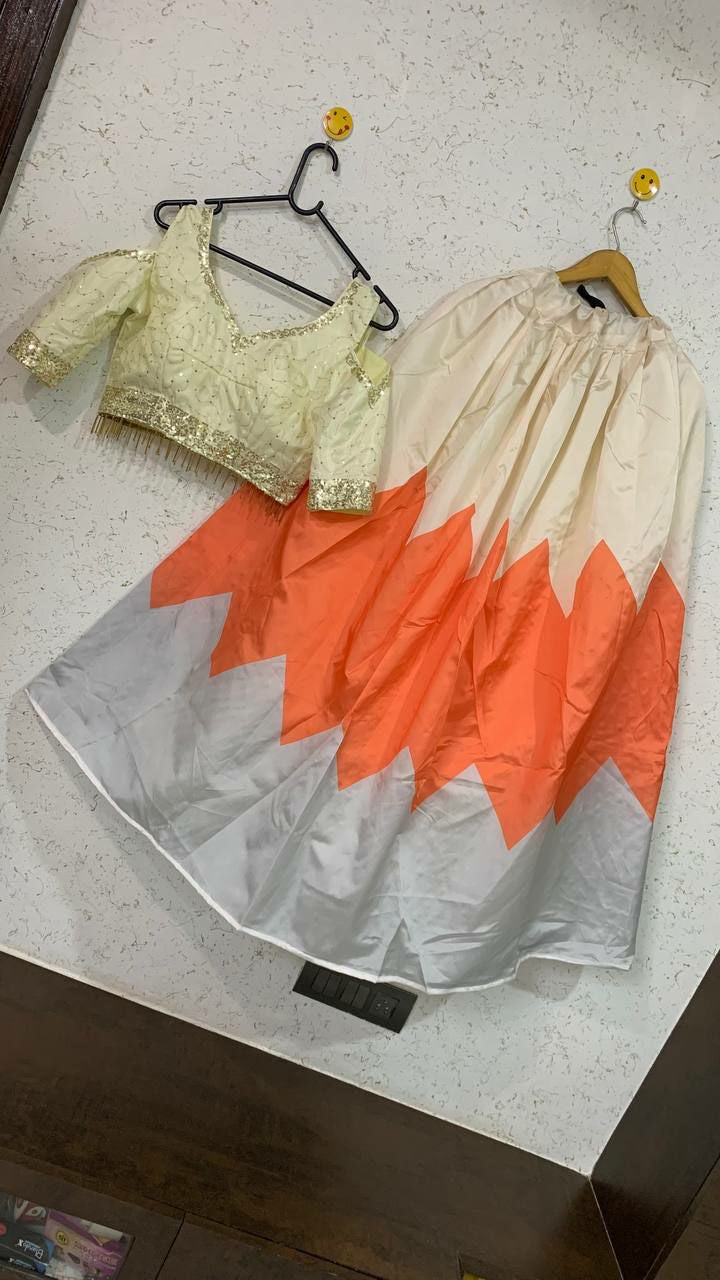 पार्टी वियर डिज़ाइनर लहंगा चोली सीक्वेंस वर्क के साथ