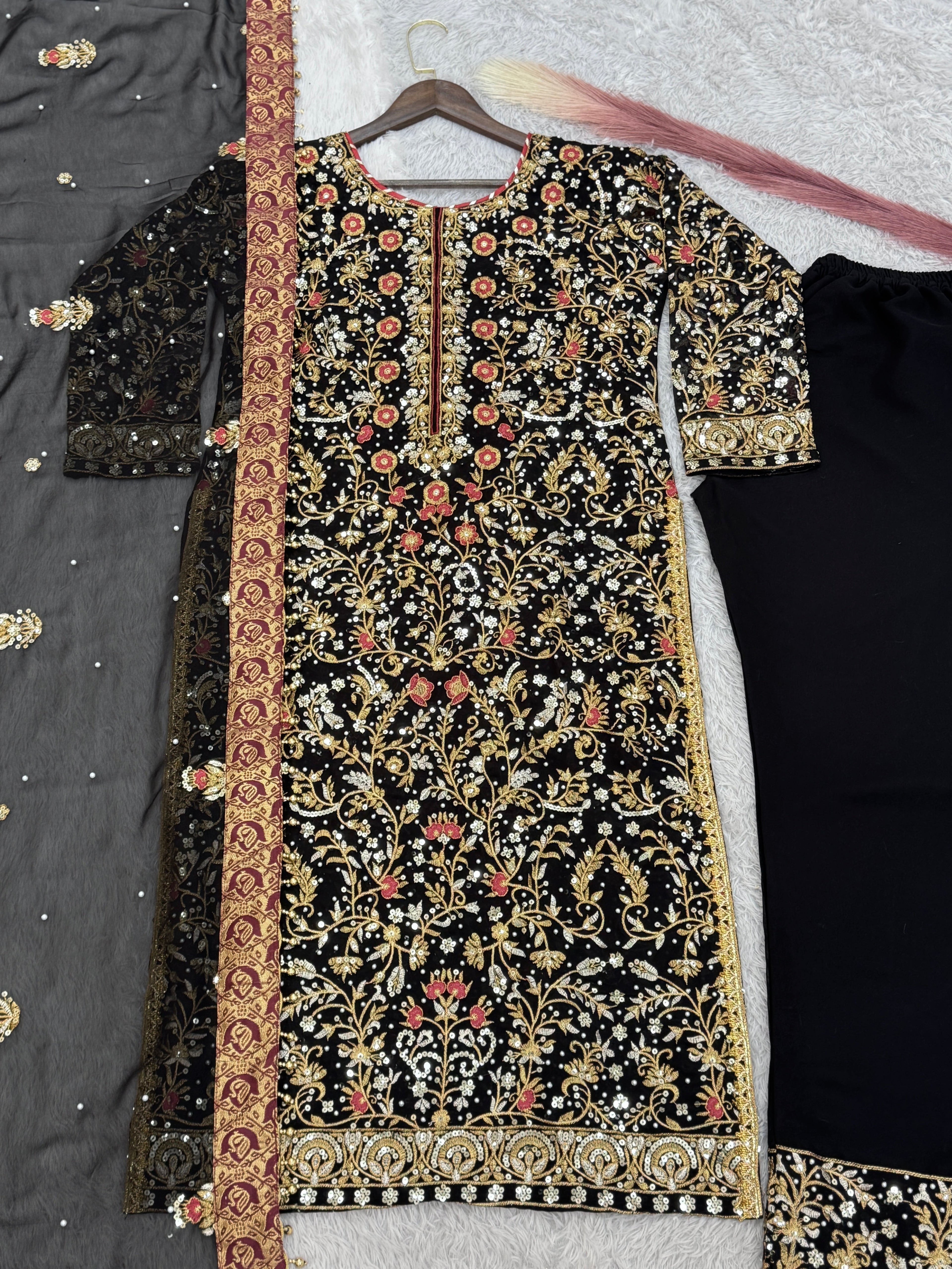 डिज़ाइनर पार्टी वियर लुक टॉप - दुपट्टे के साथ पेंट