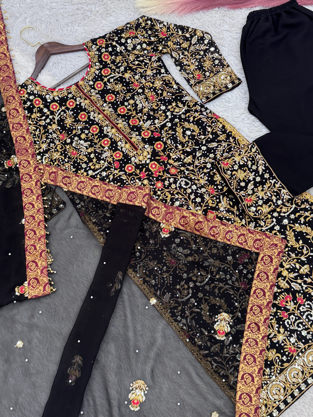 डिज़ाइनर पार्टी वियर लुक टॉप - दुपट्टे के साथ पेंट