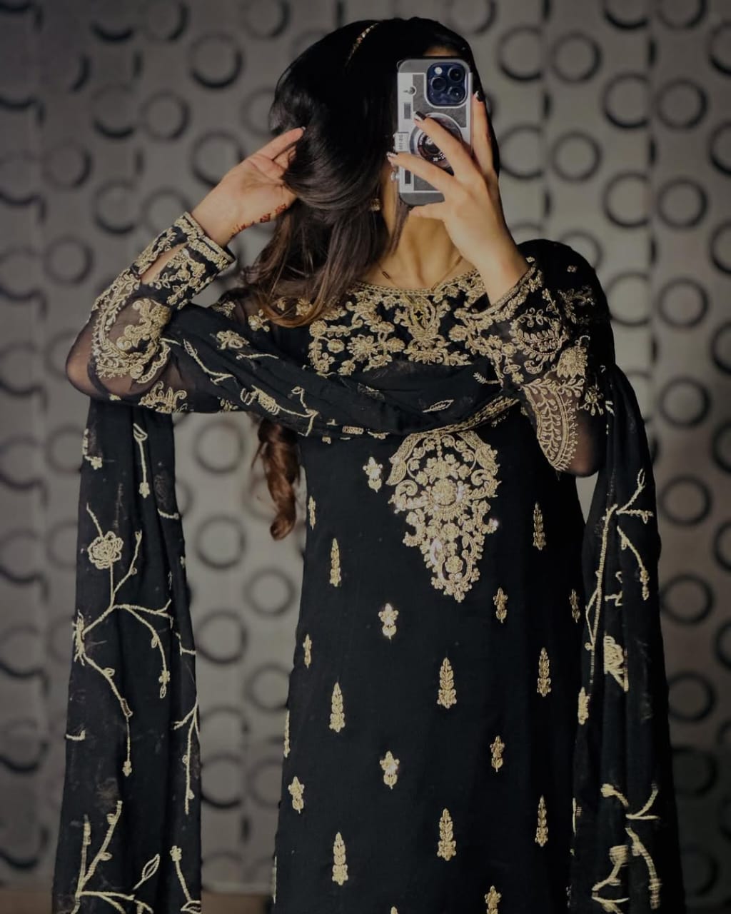 पार्टी वियर डिज़ाइनर टॉप और पैंट सुंदर दुपट्टे के साथ