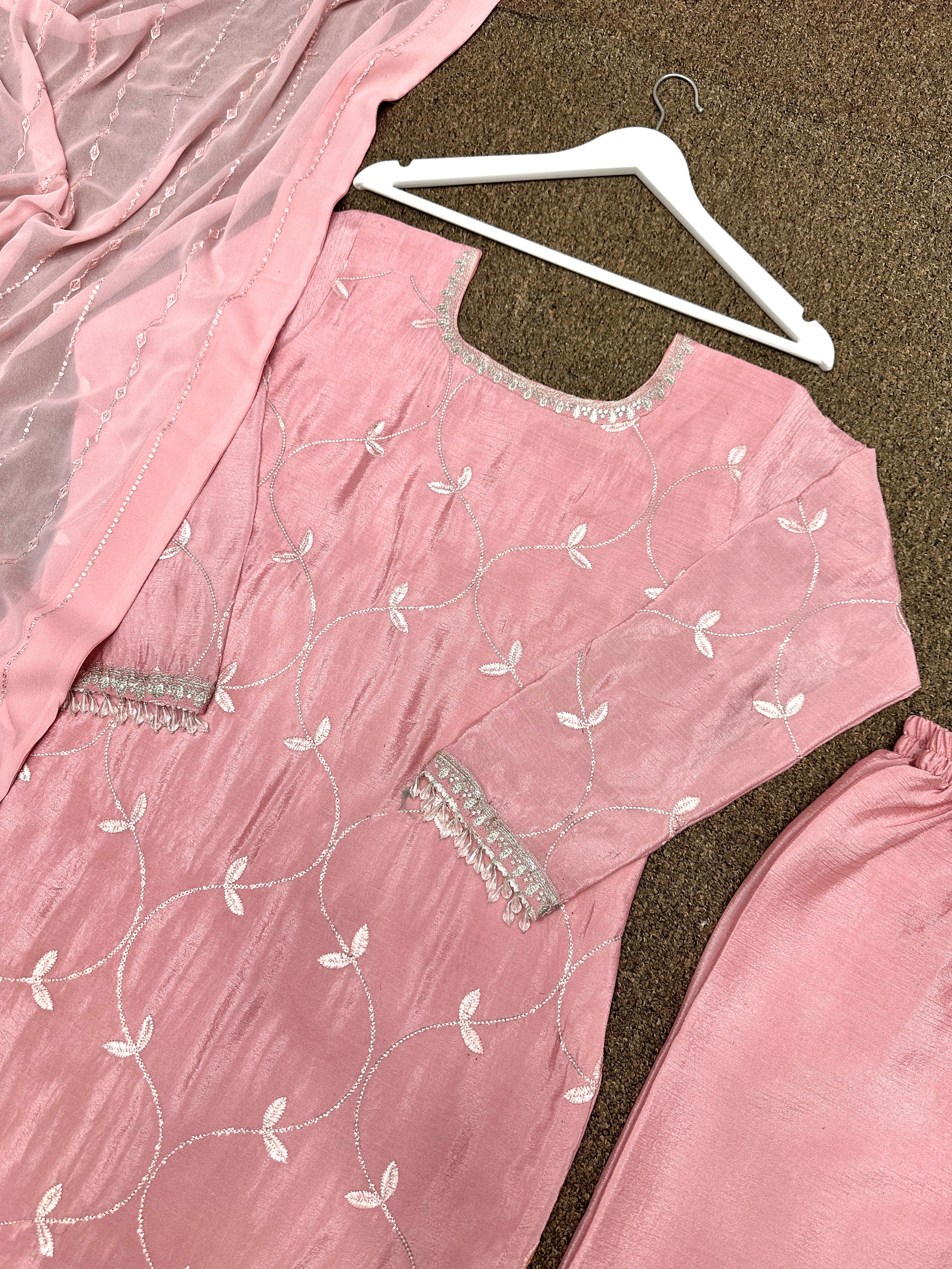 फैंसी टॉप-प्लाज़ो दुपट्टे के साथ खूबसूरत कढ़ाई और सेक्विन वर्क