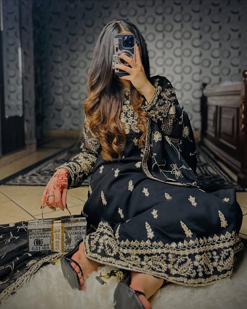 पार्टी वियर डिज़ाइनर टॉप और पैंट सुंदर दुपट्टे के साथ