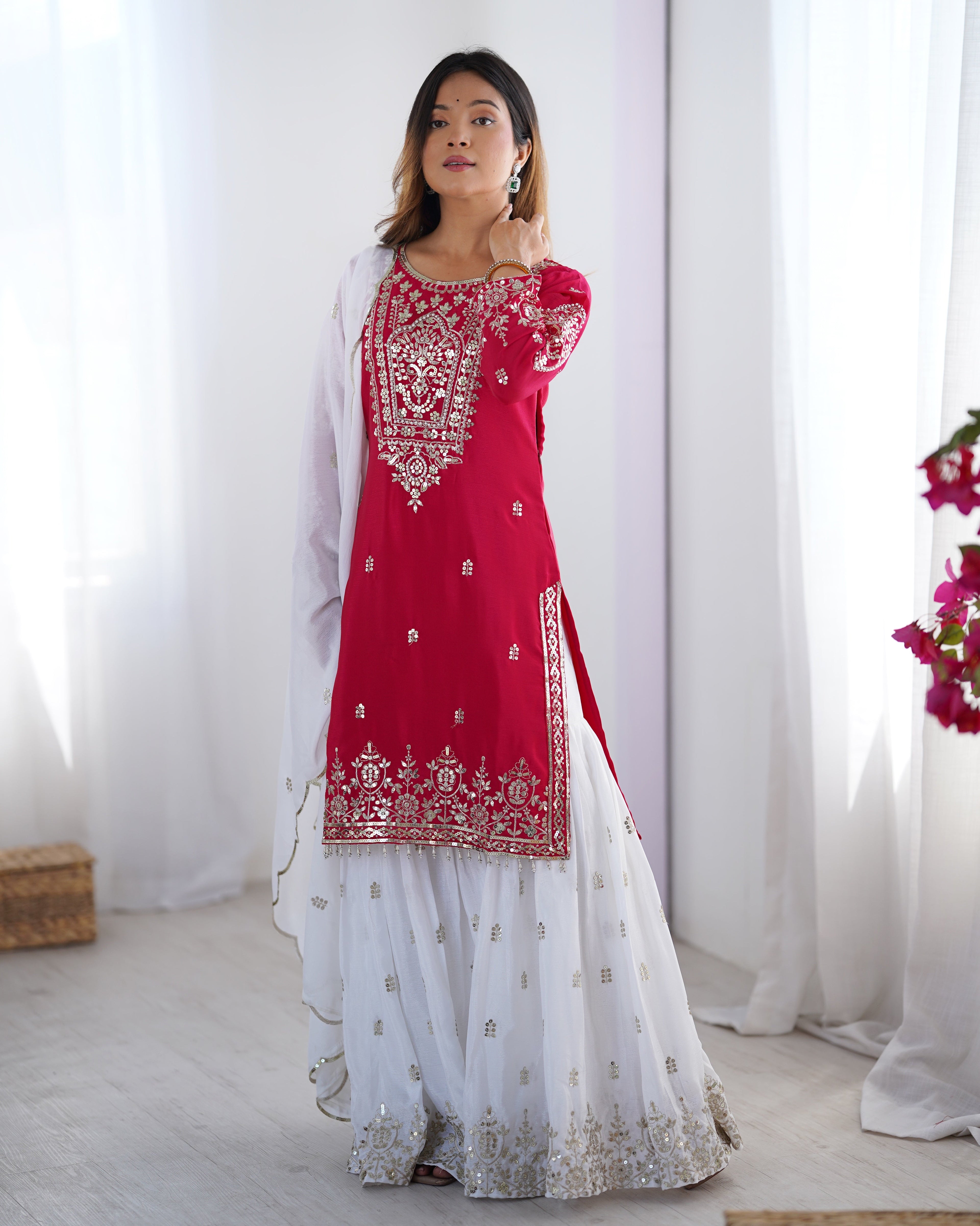 डिज़ाइनर पार्टी वियर लुक टॉप-प्लाज़ो और दुपट्टा कढ़ाई वर्क के साथ