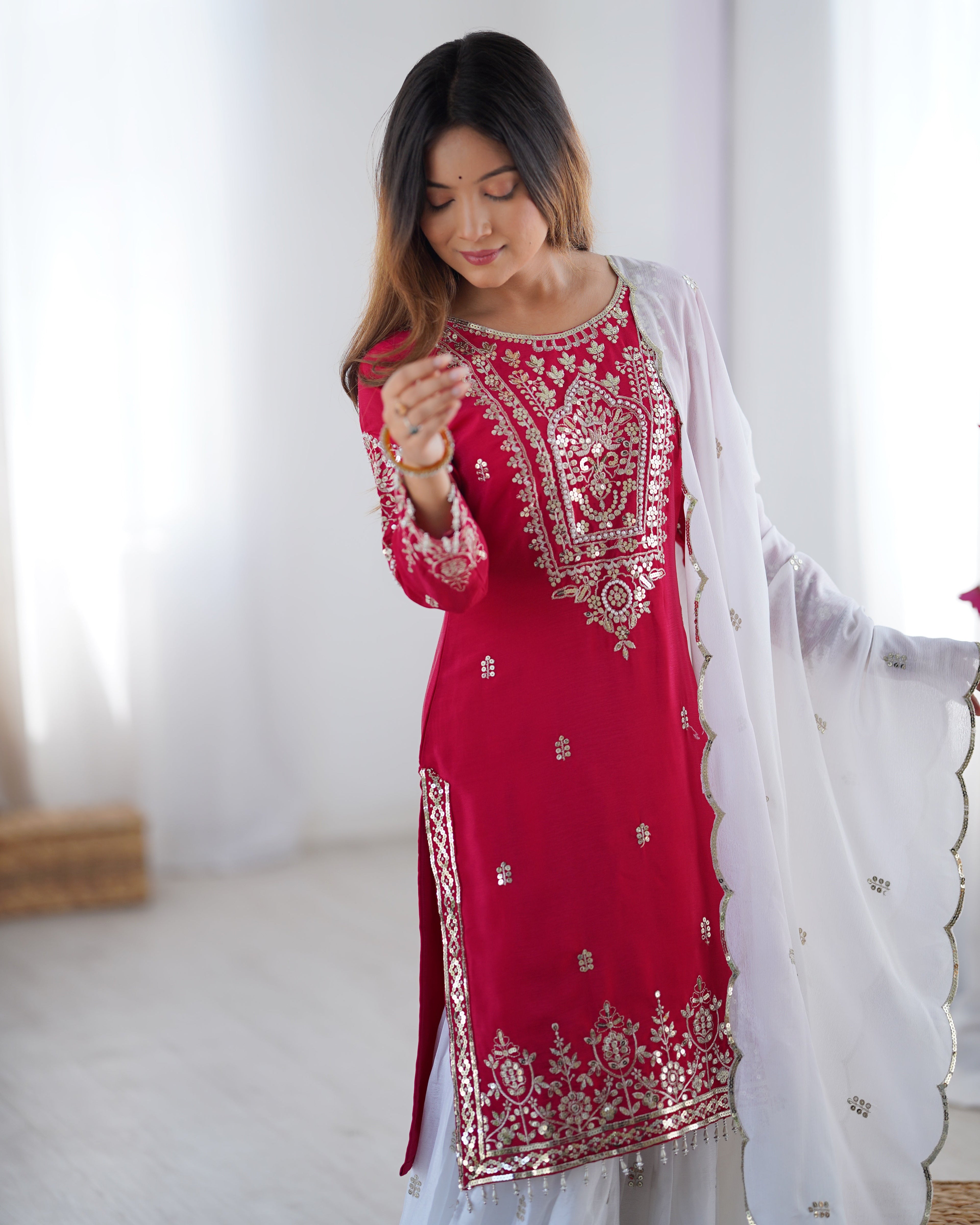 डिज़ाइनर पार्टी वियर लुक टॉप-प्लाज़ो और दुपट्टा कढ़ाई वर्क के साथ