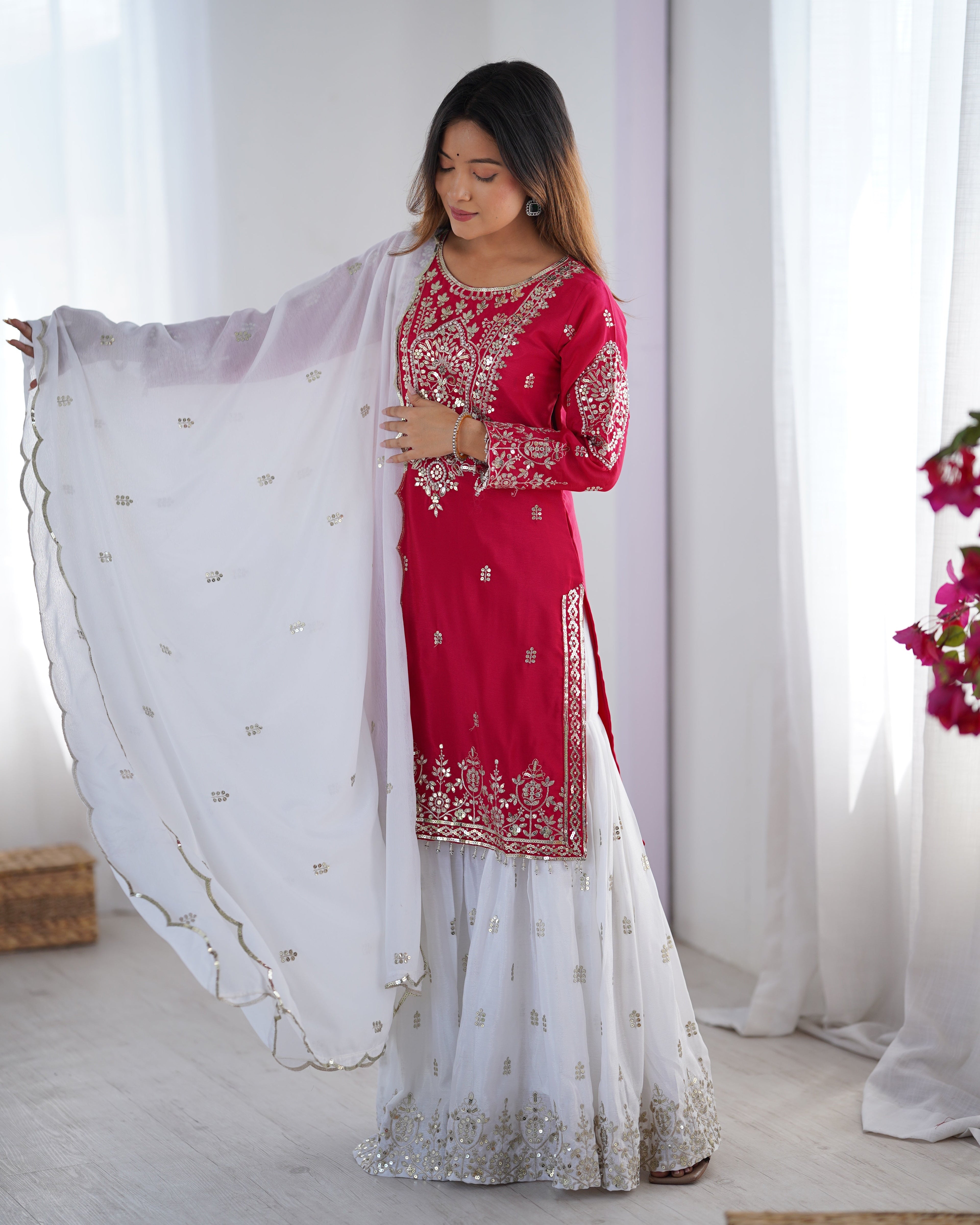 डिज़ाइनर पार्टी वियर लुक टॉप-प्लाज़ो और दुपट्टा कढ़ाई वर्क के साथ