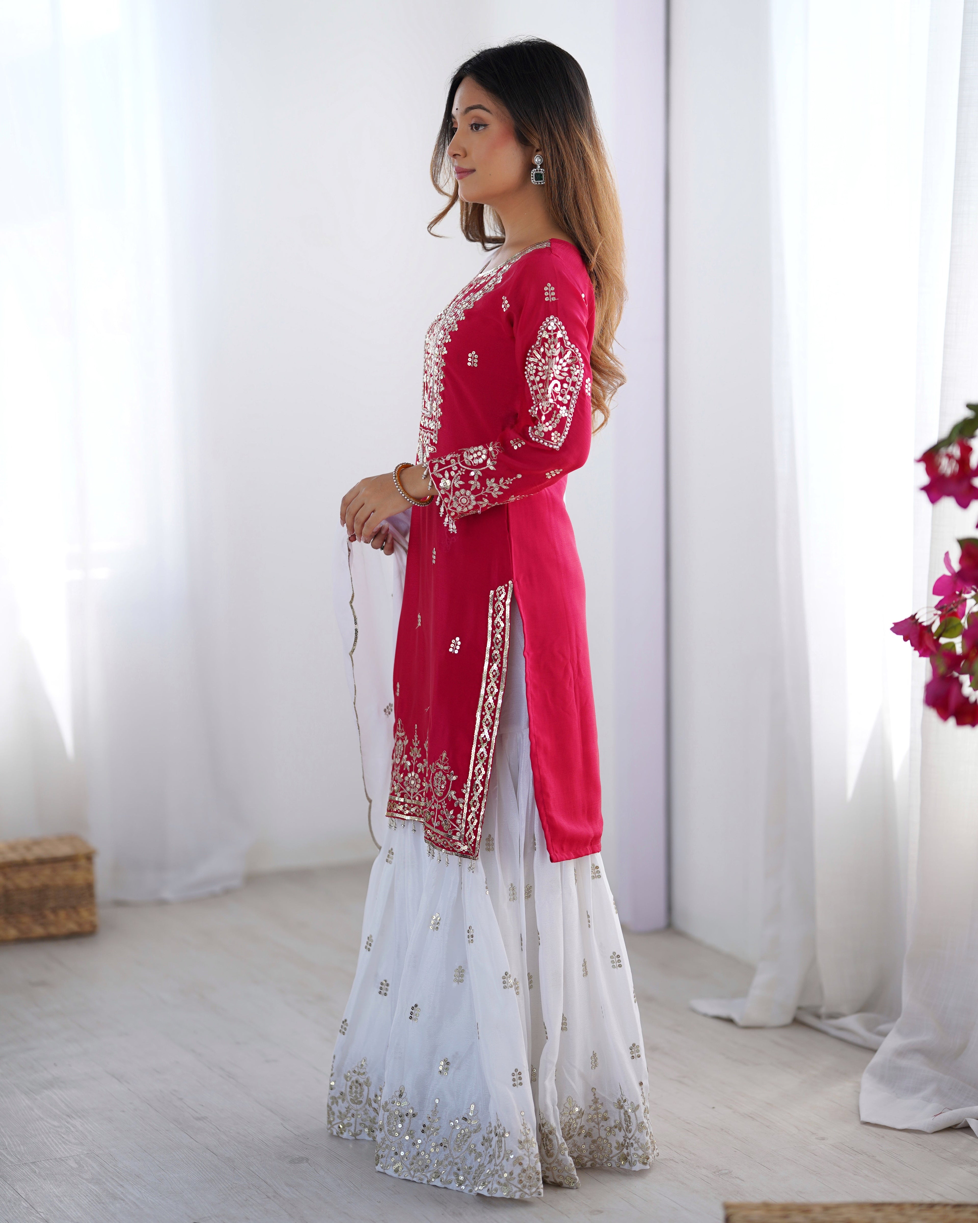 डिज़ाइनर पार्टी वियर लुक टॉप-प्लाज़ो और दुपट्टा कढ़ाई वर्क के साथ