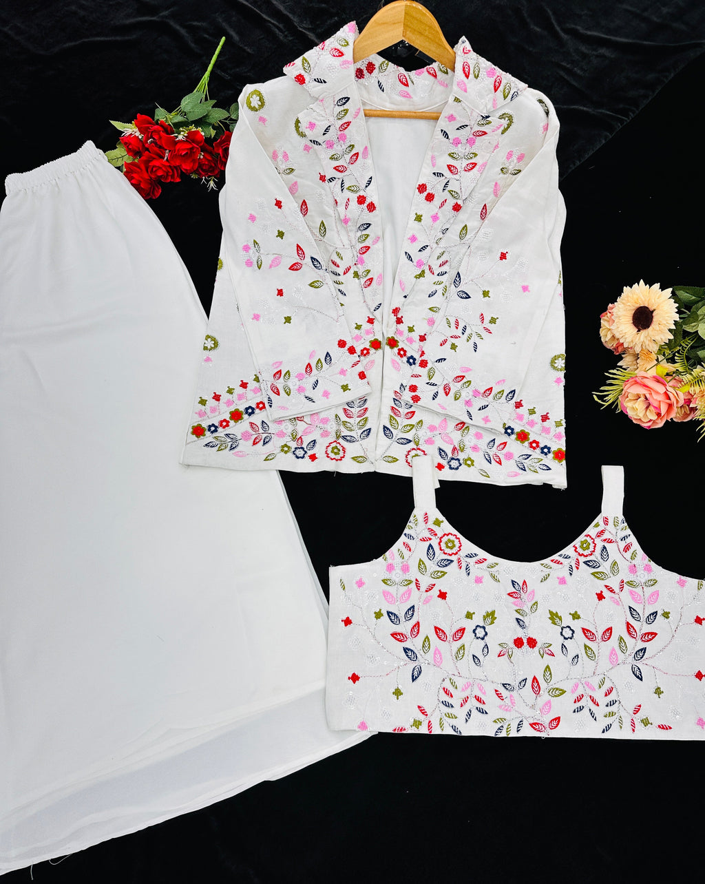 पार्टी वियर डिज़ाइनर श्रारा ब्लाउज और फैंसी कोटी के साथ