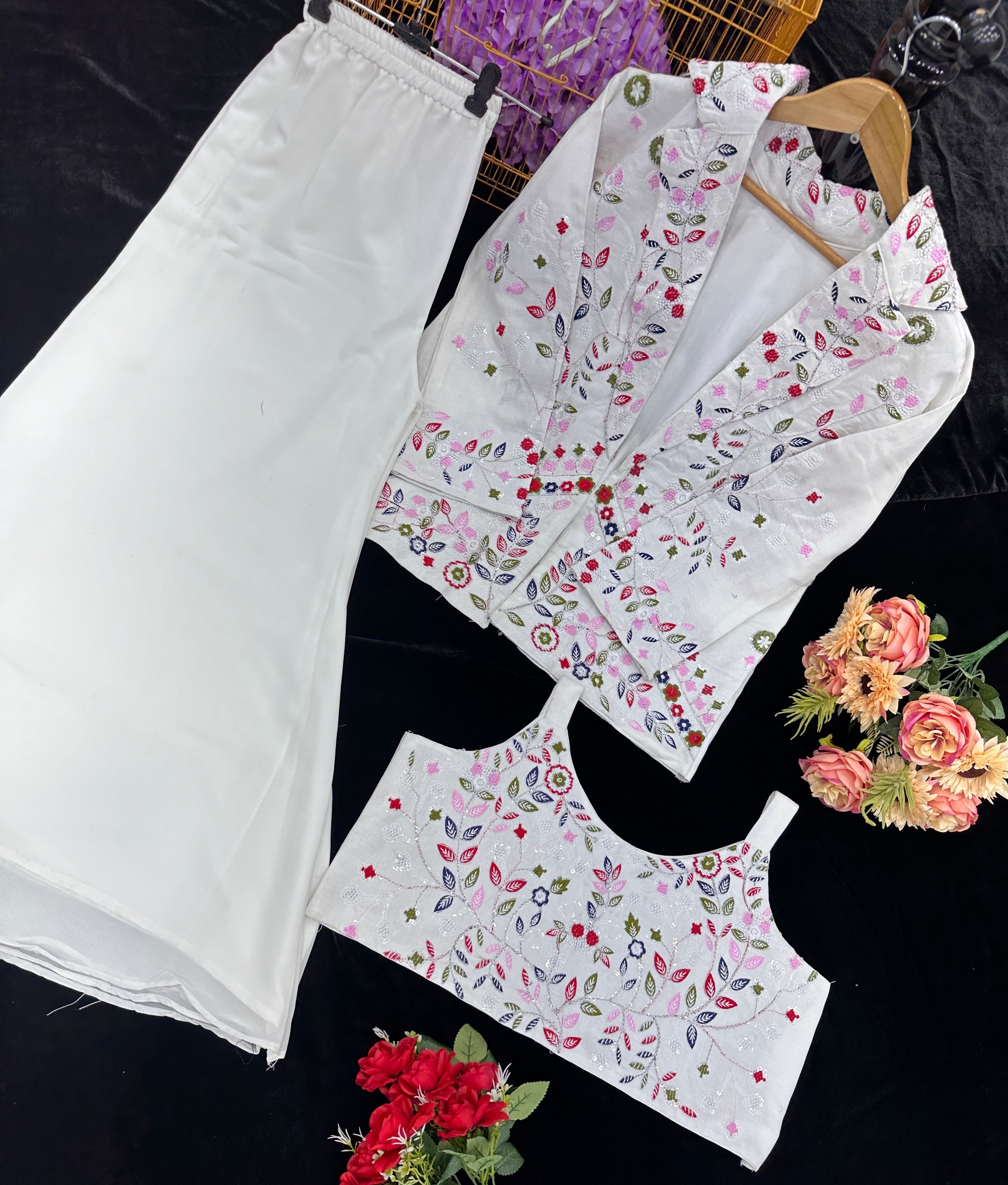 पार्टी वियर डिज़ाइनर श्रारा ब्लाउज और फैंसी कोटी के साथ