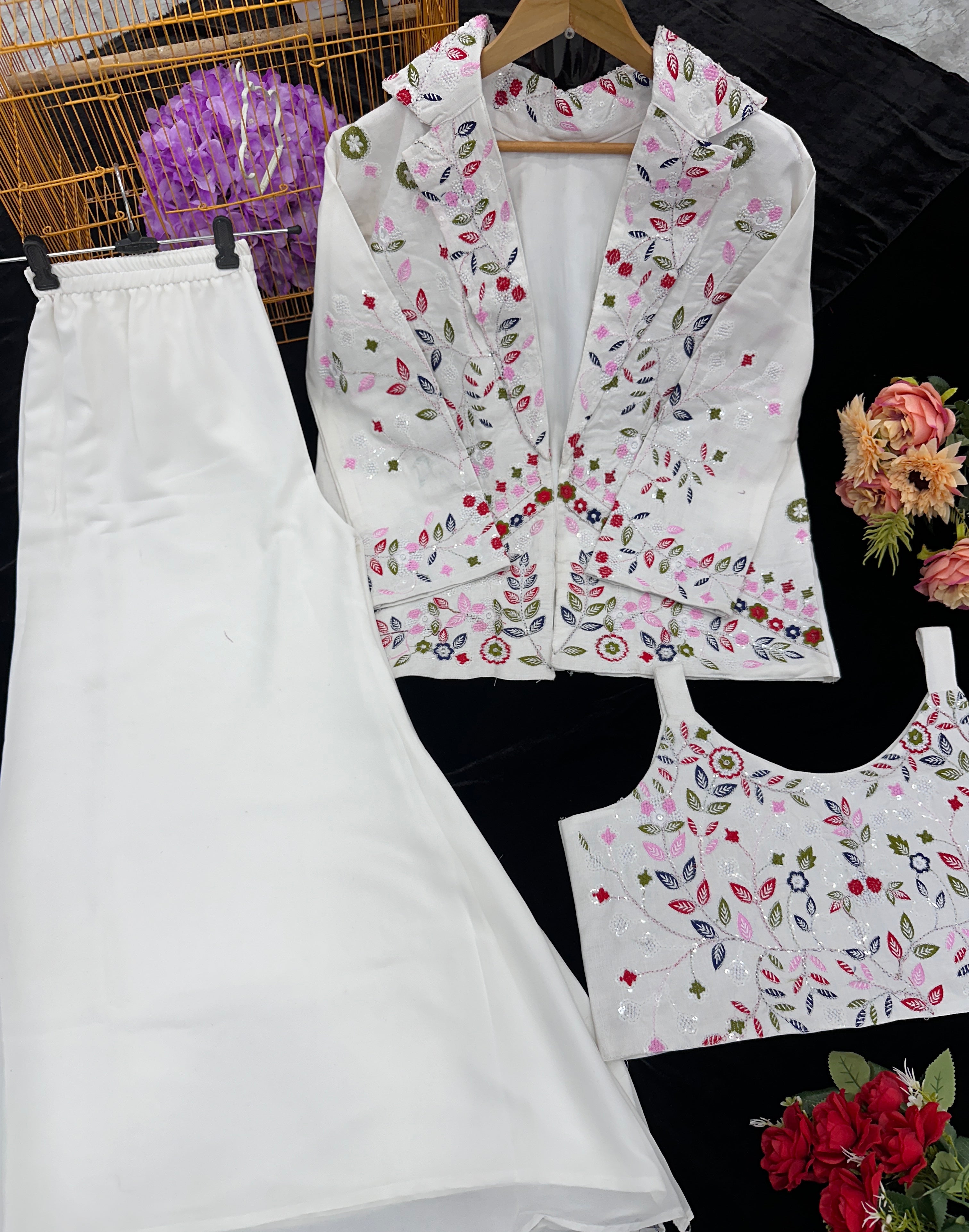 पार्टी वियर डिज़ाइनर श्रारा ब्लाउज और फैंसी कोटी के साथ