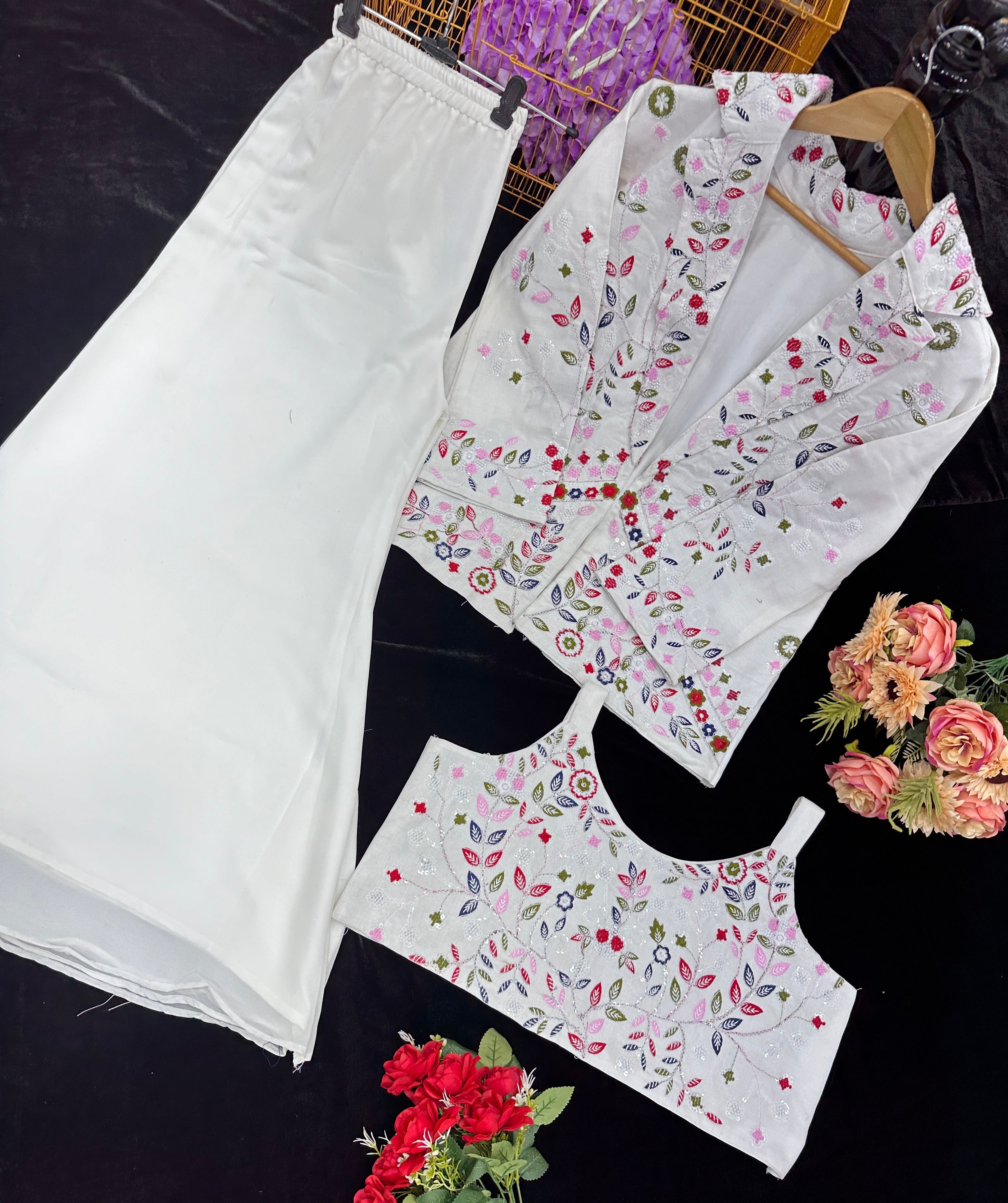 पार्टी वियर डिज़ाइनर श्रारा ब्लाउज और फैंसी कोटी के साथ