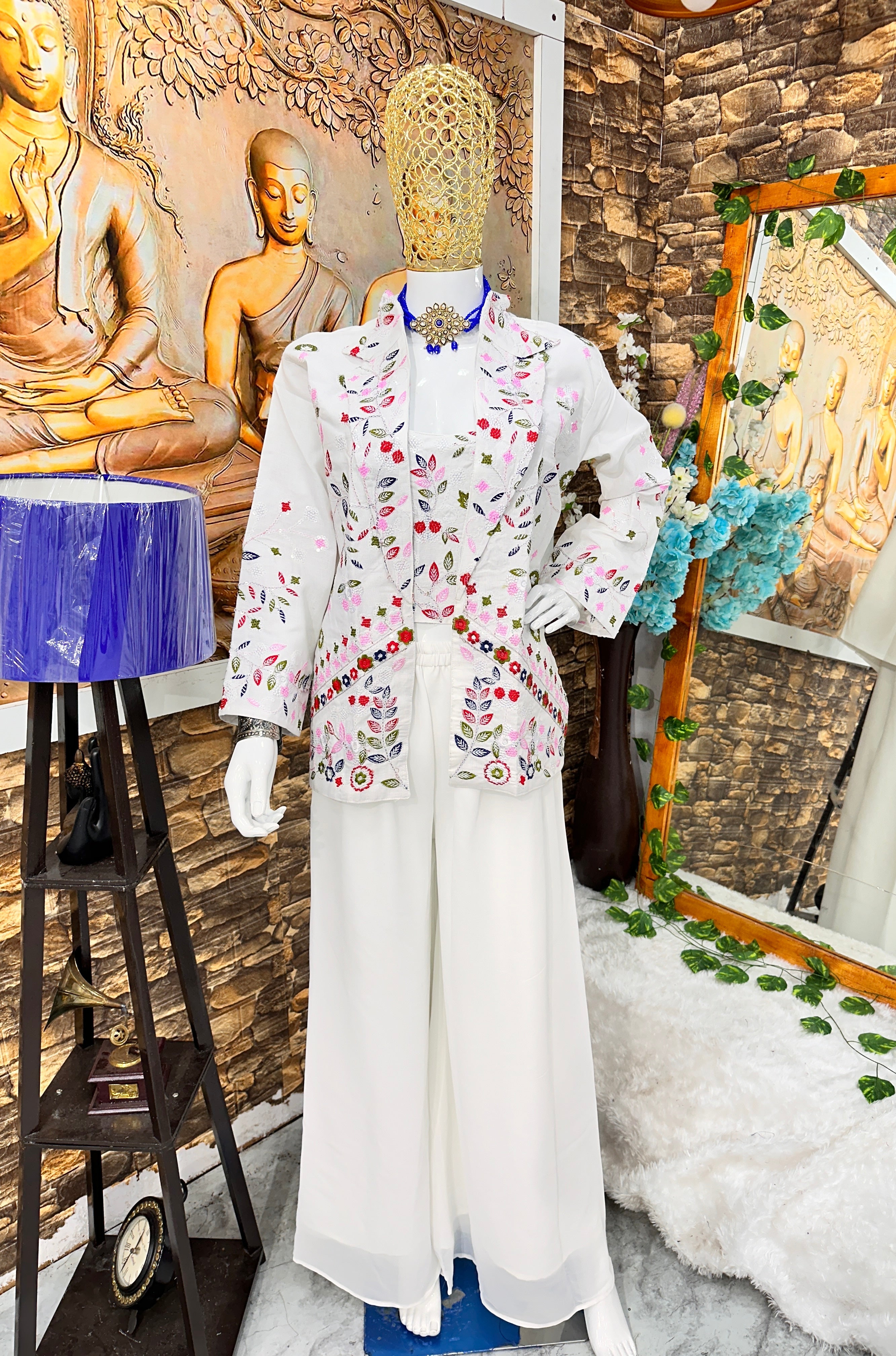 पार्टी वियर डिज़ाइनर श्रारा ब्लाउज और फैंसी कोटी के साथ