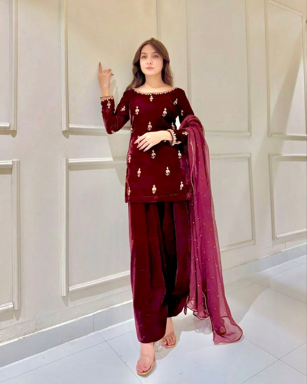 डिज़ाइनर फैंसी पार्टी वियर टॉप पेंट और दुपट्टा