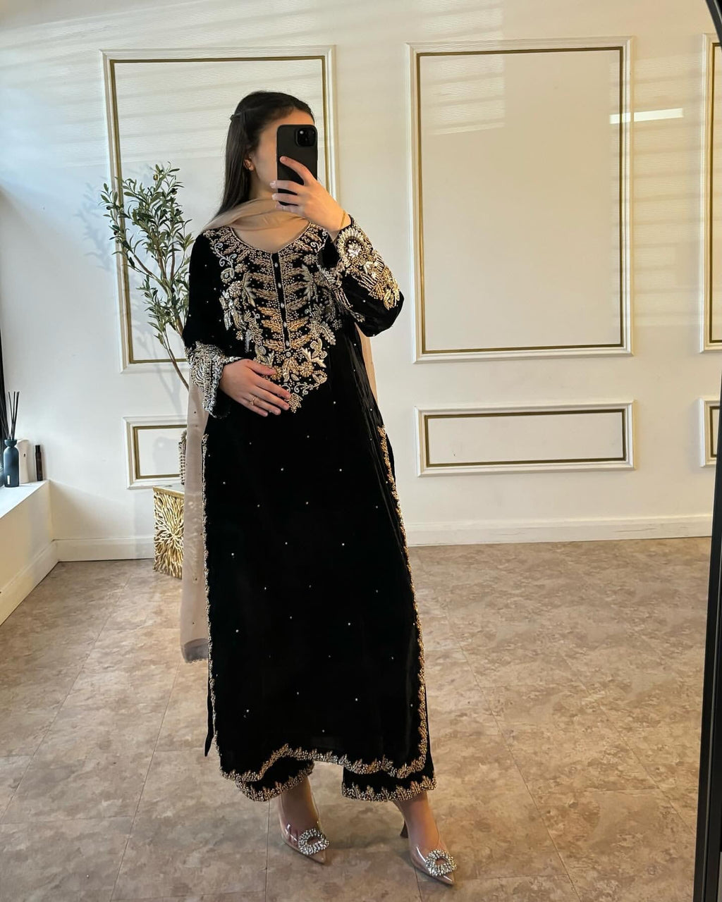 पार्टी वियर खूबसूरत टॉप-बॉटम और फैंसी दुपट्टा