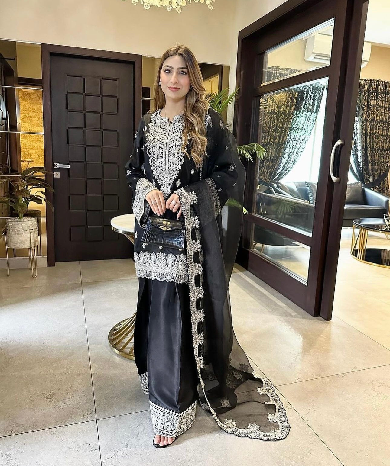 पार्टी वियर खूबसूरत टॉप-प्लाज़ो और दुपट्टा कढ़ाई सीक्वेंस वर्क के साथ