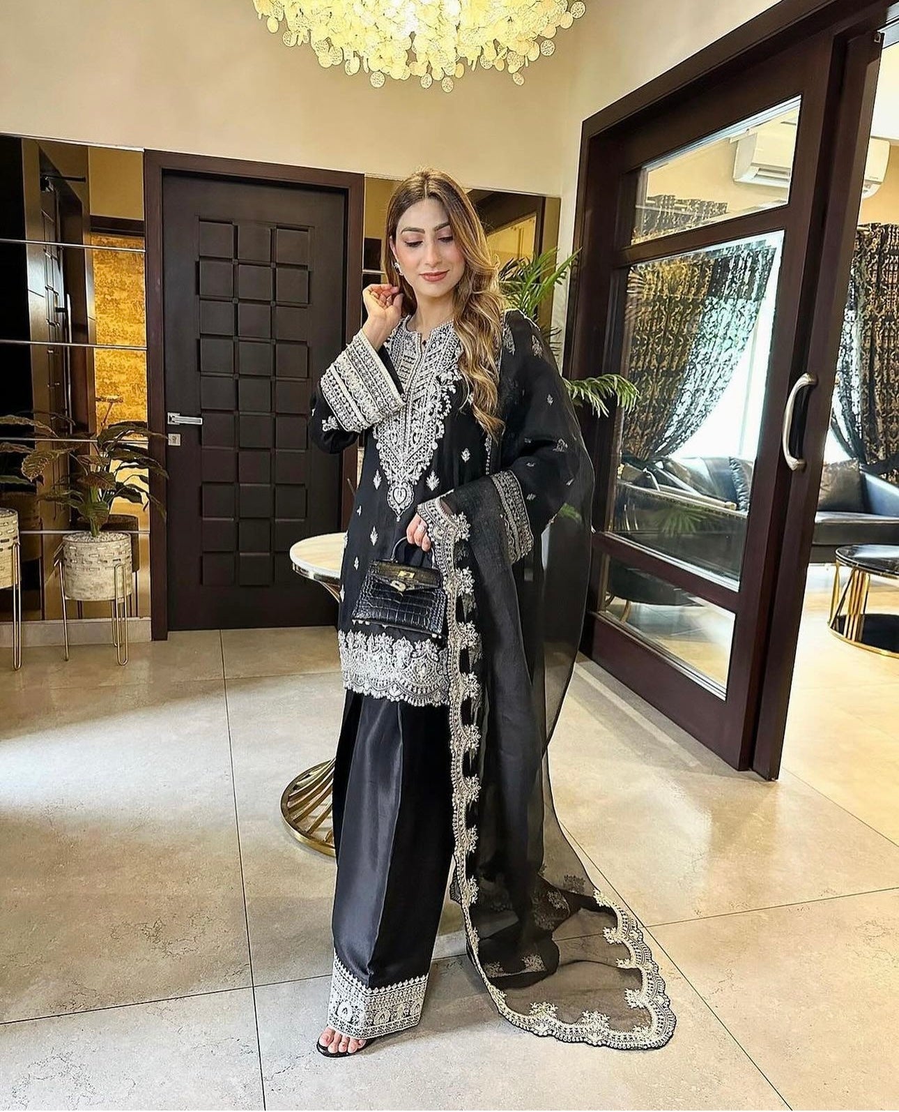 पार्टी वियर खूबसूरत टॉप-प्लाज़ो और दुपट्टा कढ़ाई सीक्वेंस वर्क के साथ