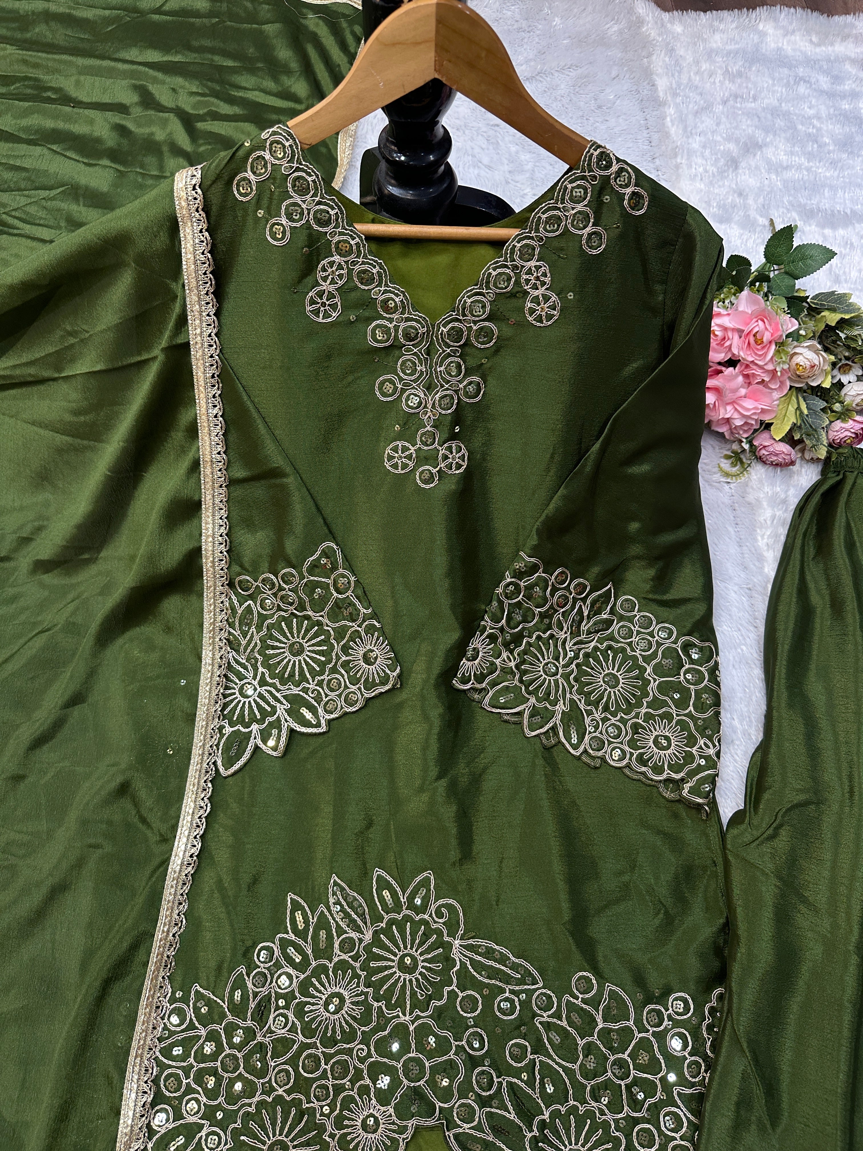 पार्टी वियर सुंदर टॉप बॉटम और दुपट्टा