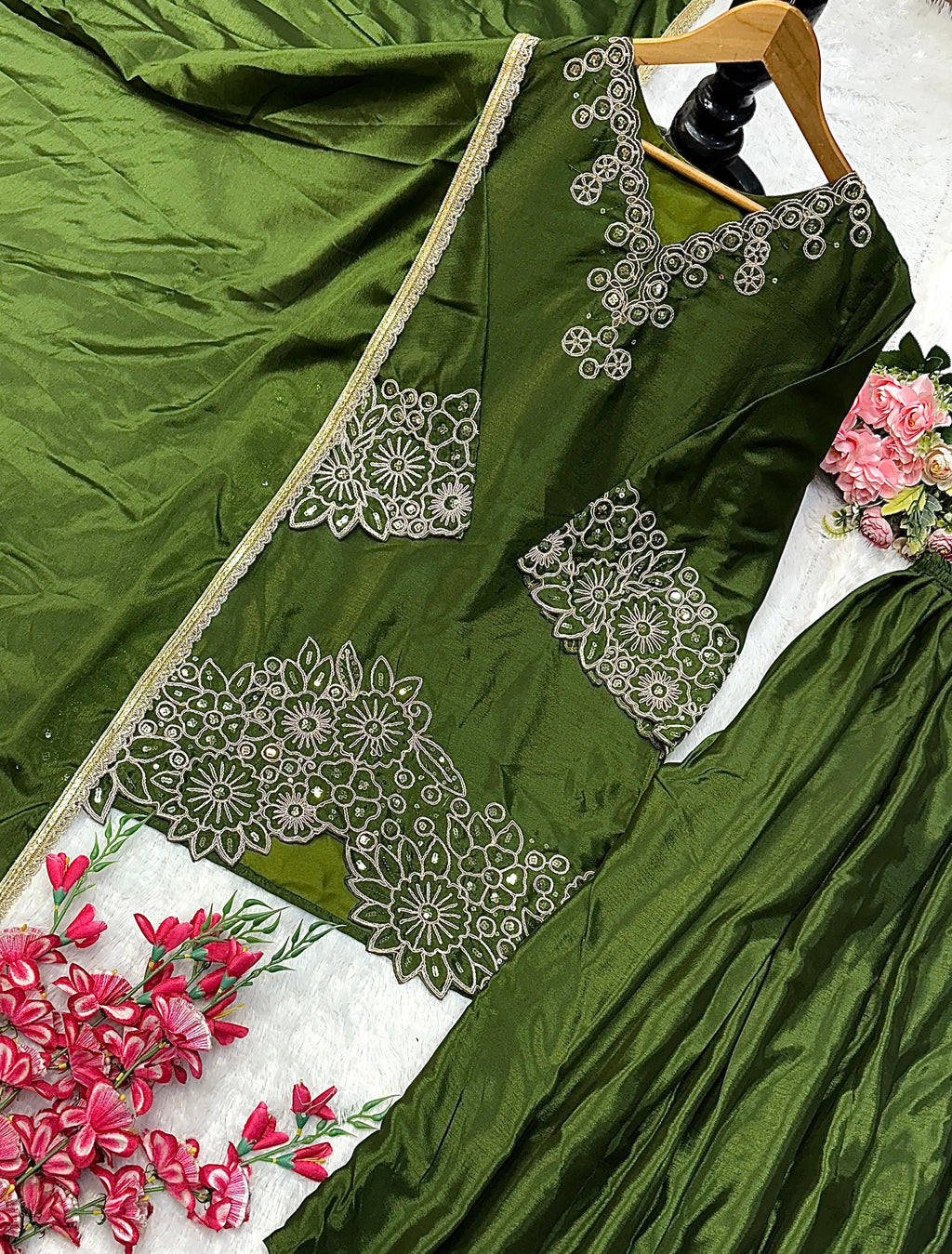 पार्टी वियर सुंदर टॉप बॉटम और दुपट्टा